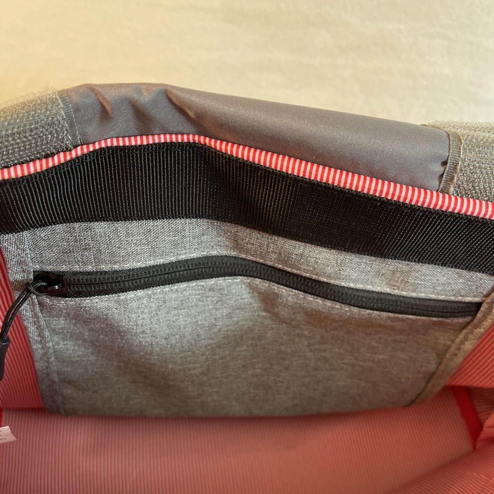 Journeyman Gray Messenger Bag NWT 14x8x6 Shoulder Crossbody Flap Zip Pockets