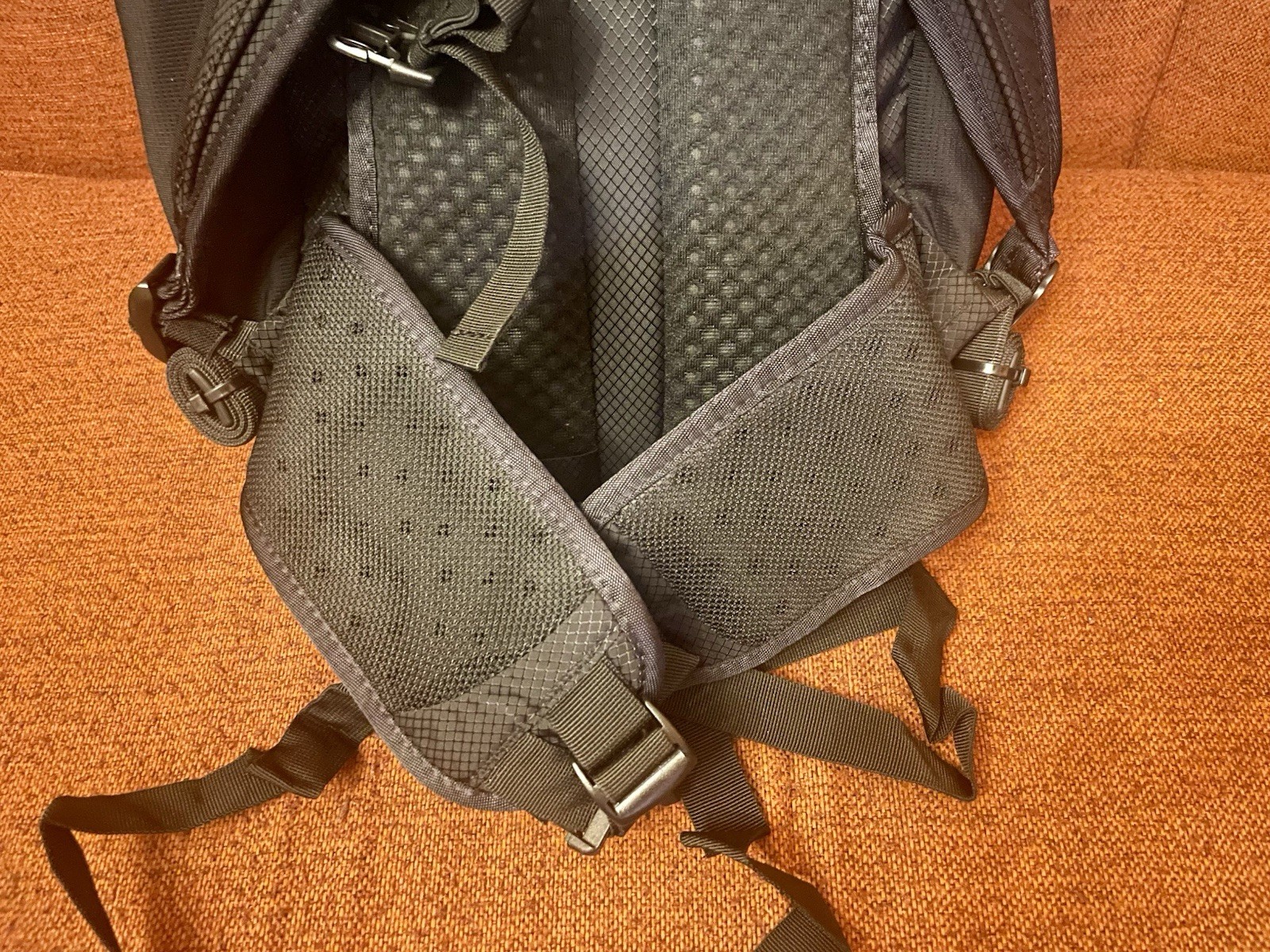 Pacsafe Venturesafe X30 Anti-Theft Backpack – Black 30L