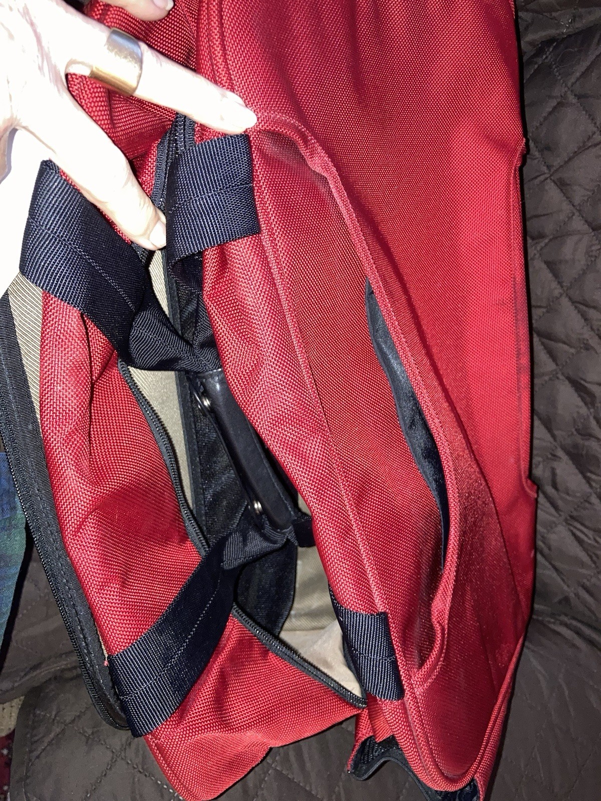 Victorinox Red Canvas Duffle Bag Luggage Carrier Zip Pockets Detachable Strap