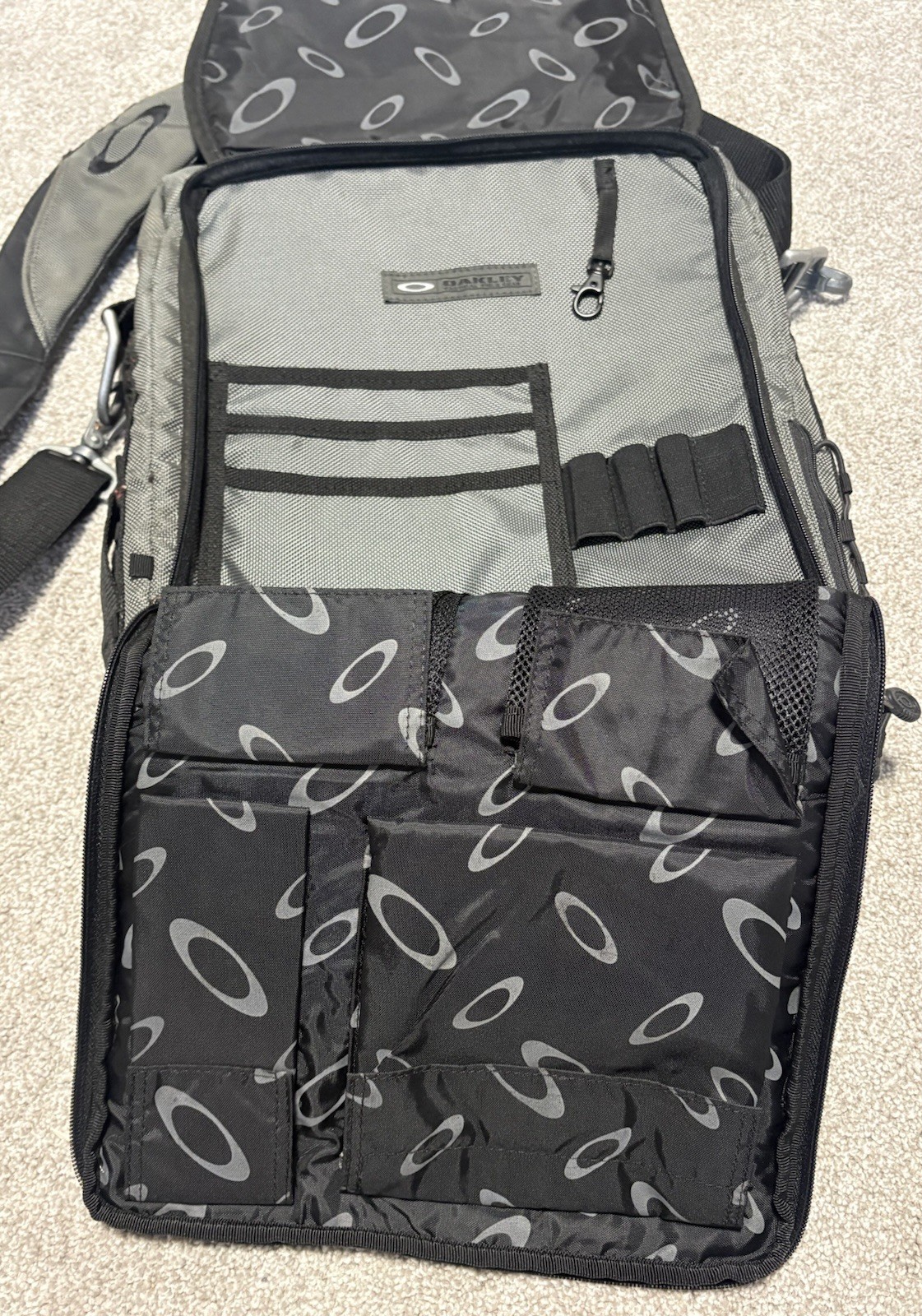 Oakley Tactical Field Gear Vertical Messenger Day Pack Laptop Bag Vtg *Read*