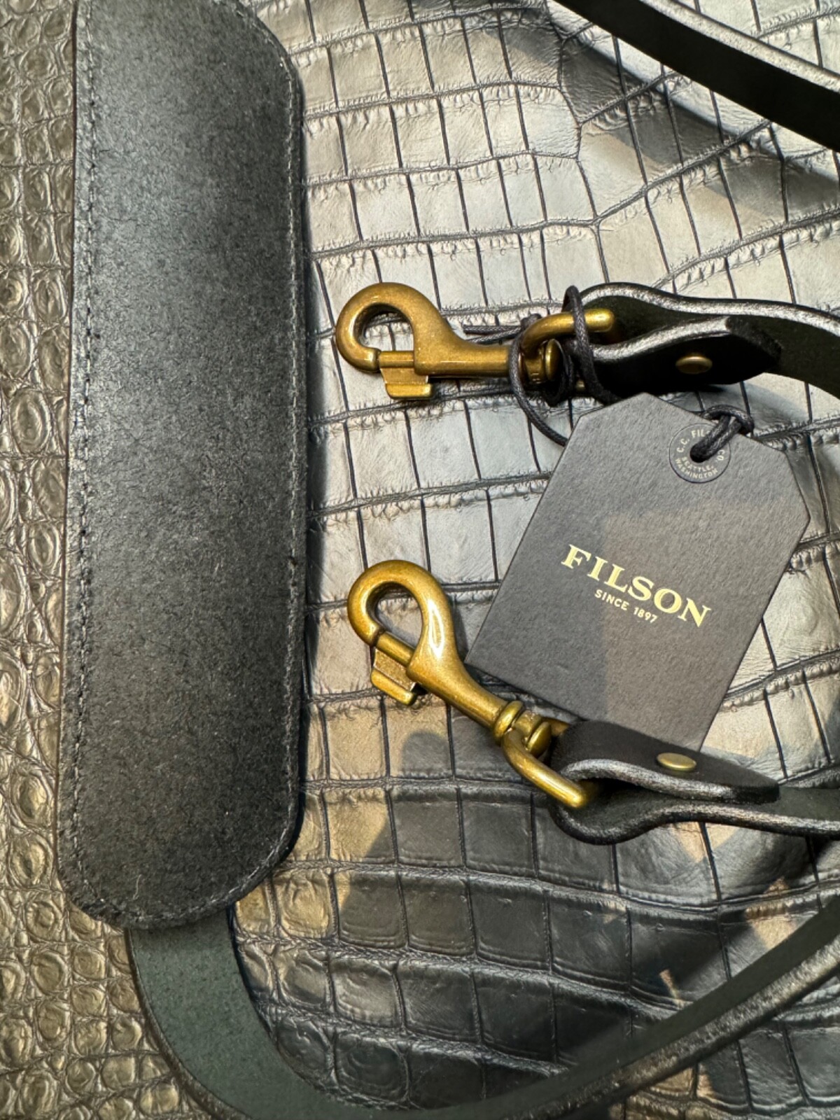 Filson Bridle Leather Padded Shoulder Strap NWT Large USA Black # 20049230