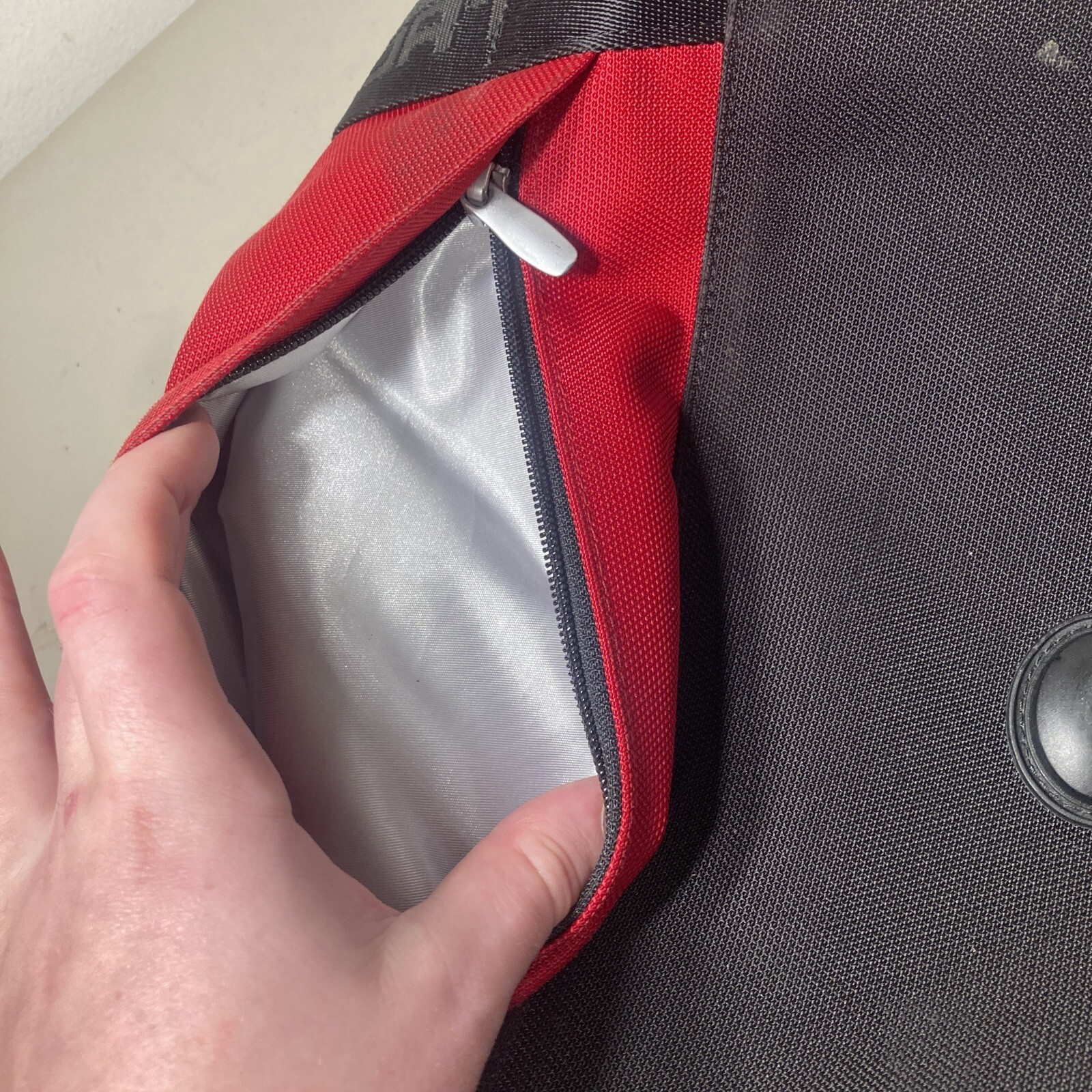 RARE! TUMI ALPHA SPORT 6645D Red Black Nylon Carry On Gym Duffle Bag READ DESCR