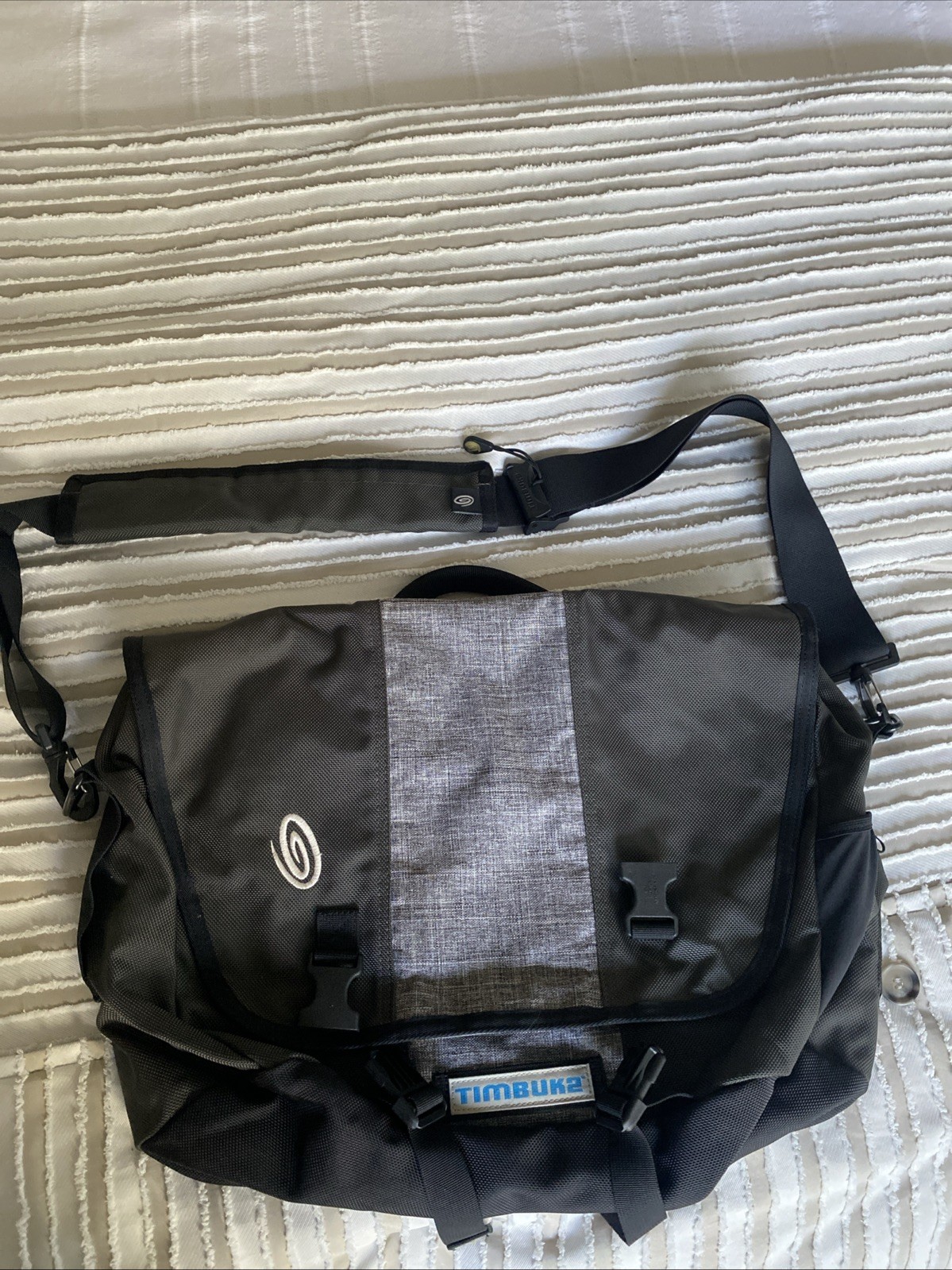 Timbuk2 Classic Laptop Messenger Bag Two-Tone Gray crossbody luggage travel