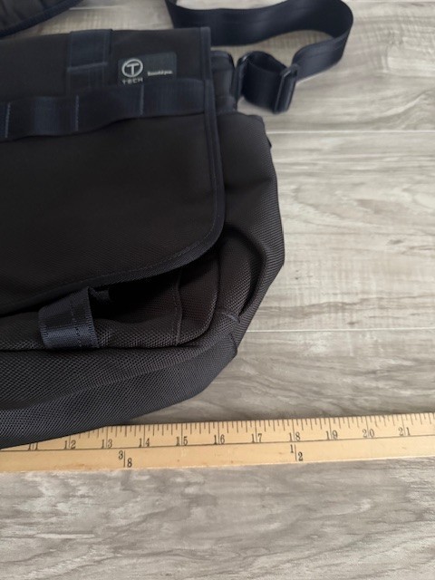 Tumi T-Tech Essential Gear Crossbody/Shoulder Laptop Messenger Bag