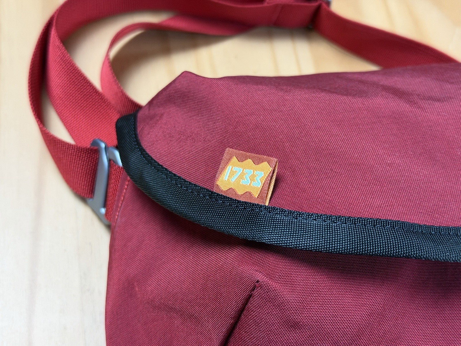 1733 Messenger Crinkle Nylon (Red Konbu, 2.5L)