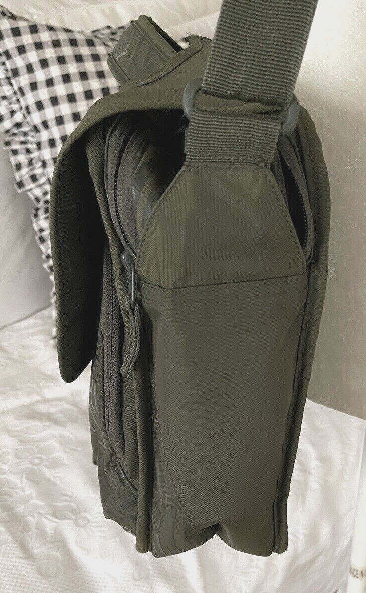 EUC Volcom Stone Dark Olive Army-Green Computer Messenger Bag 12×14