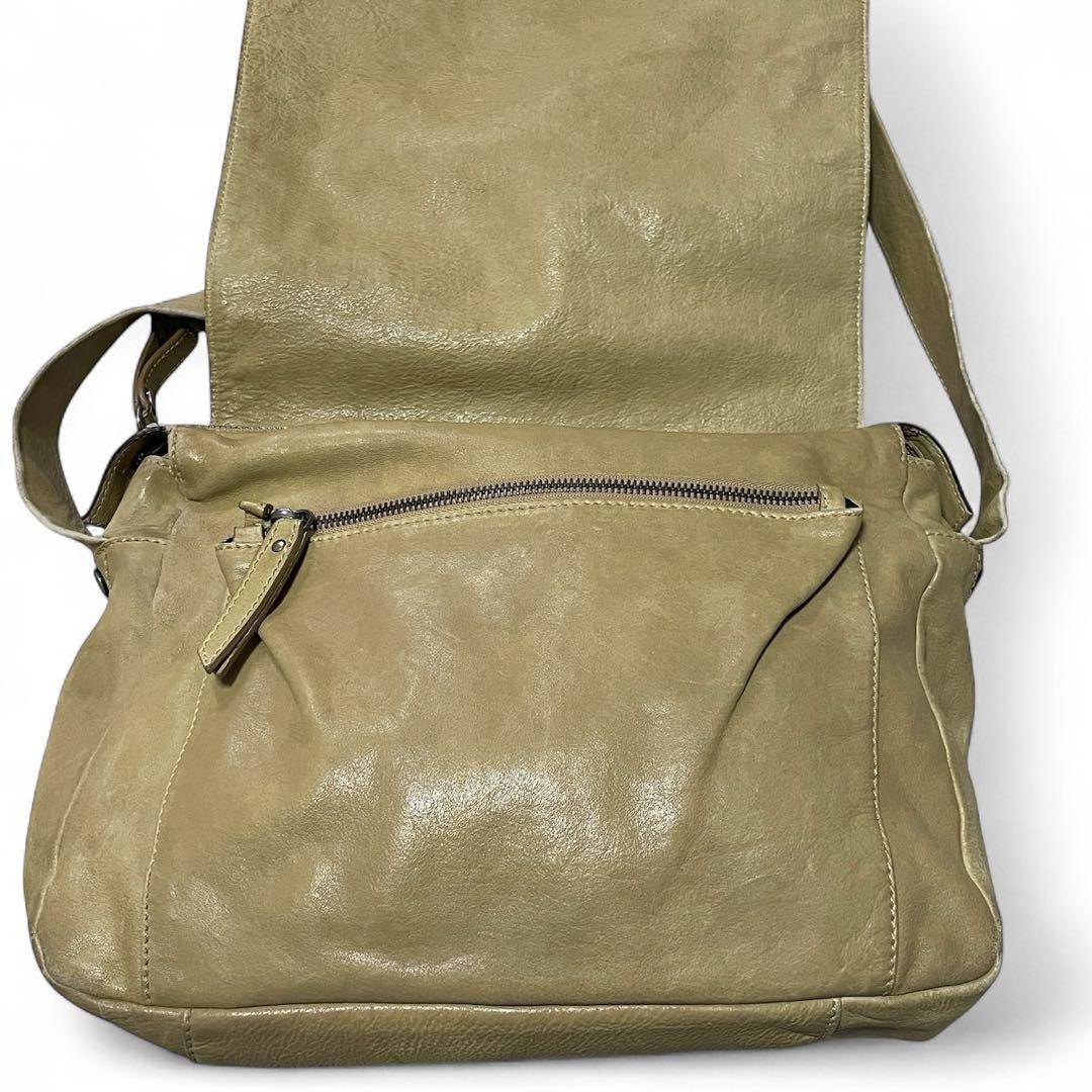 Giorgio Armani Vintage Messenger Bag Leather Used 20cm x 32cm