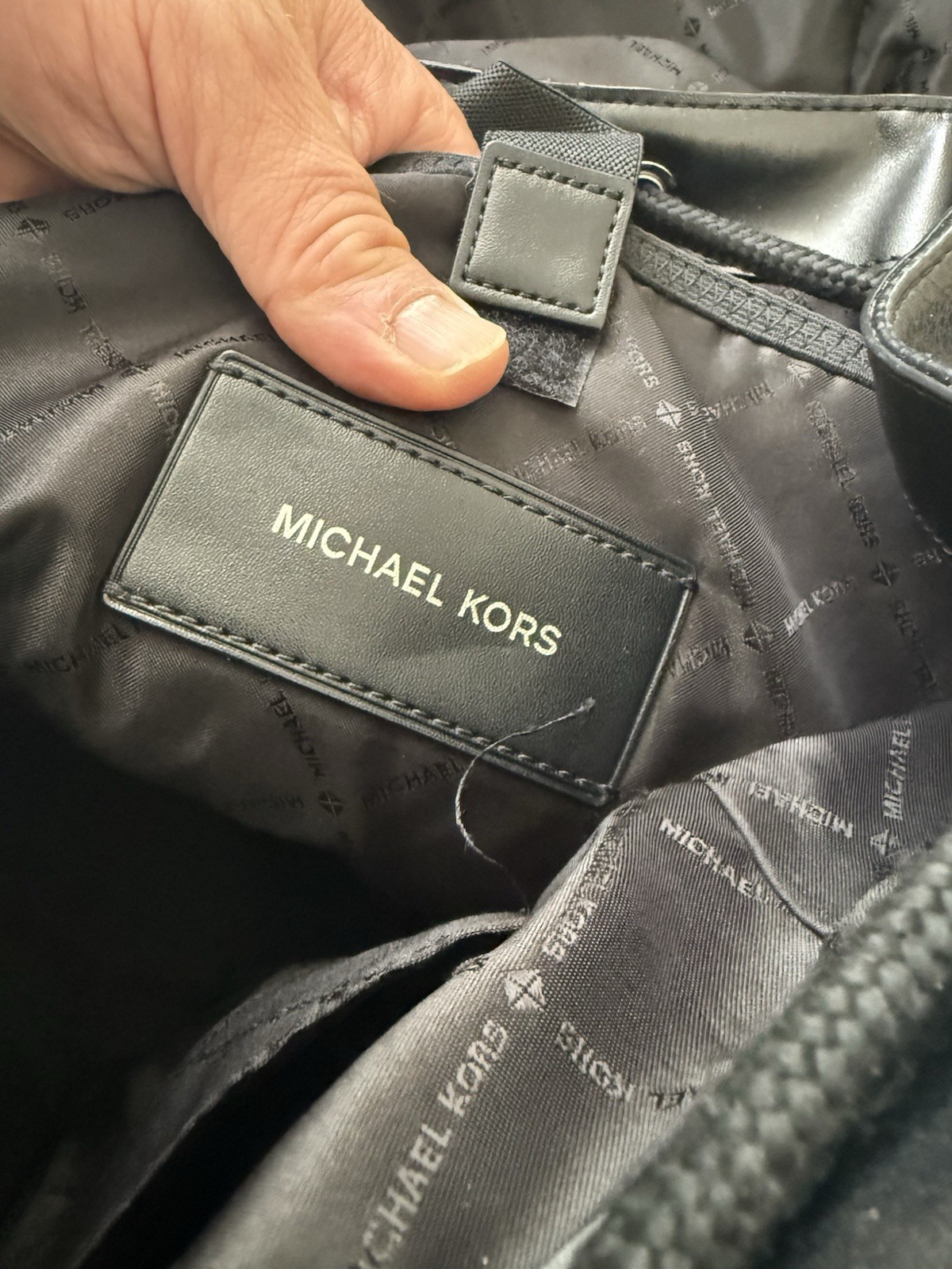 Rare Michael Kors Men’s Logo Backpack Black/Gray Red Stripe Pockets Hudson Nice