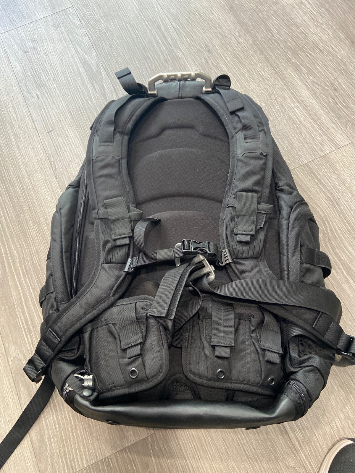 Oakley Kitchen Sink Tactical Field Gear Backpack Stealth Black Daypack Hiking