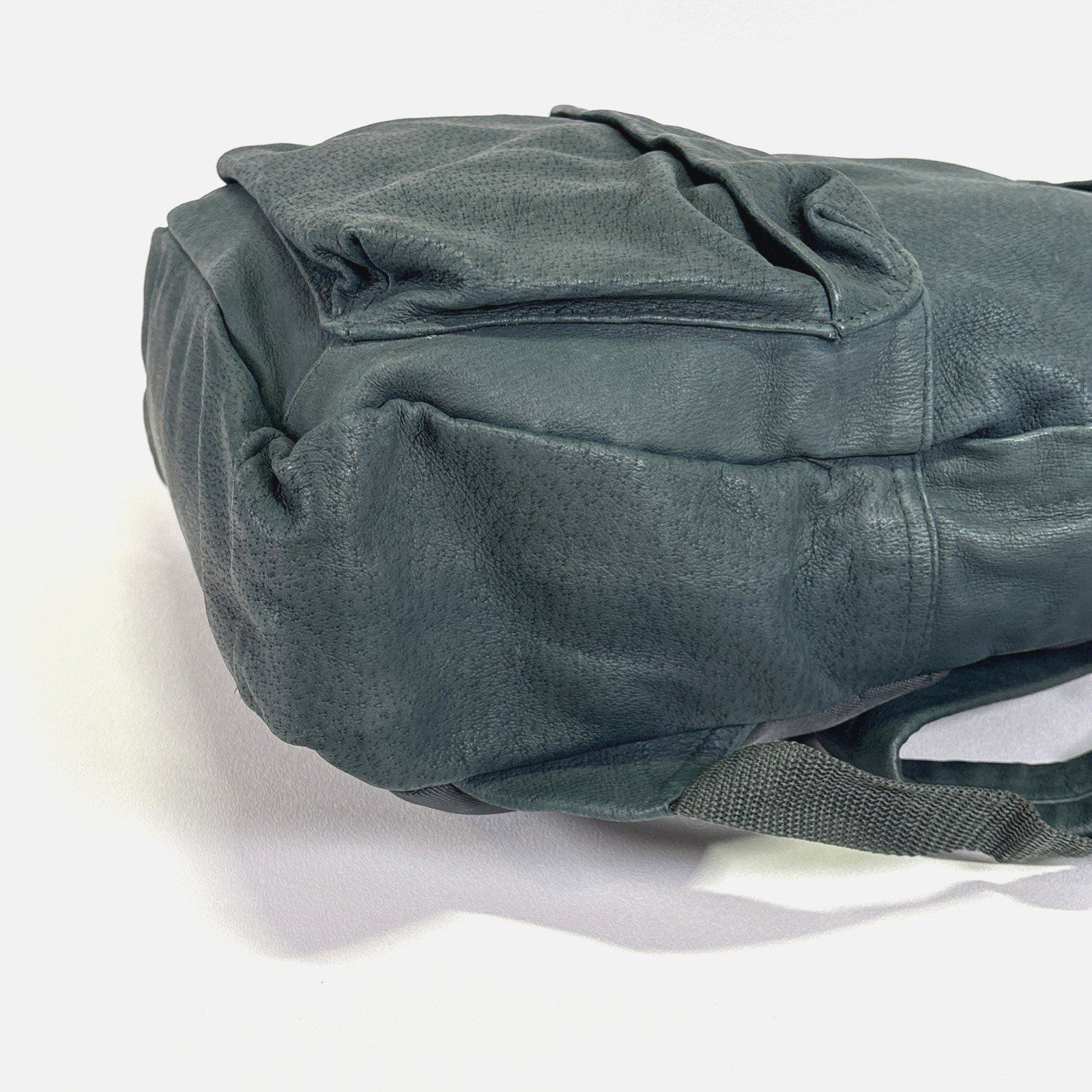 Wilson’s Adventure Bound Green Leather 2 YKK zippered pocket backpack Sunkissed