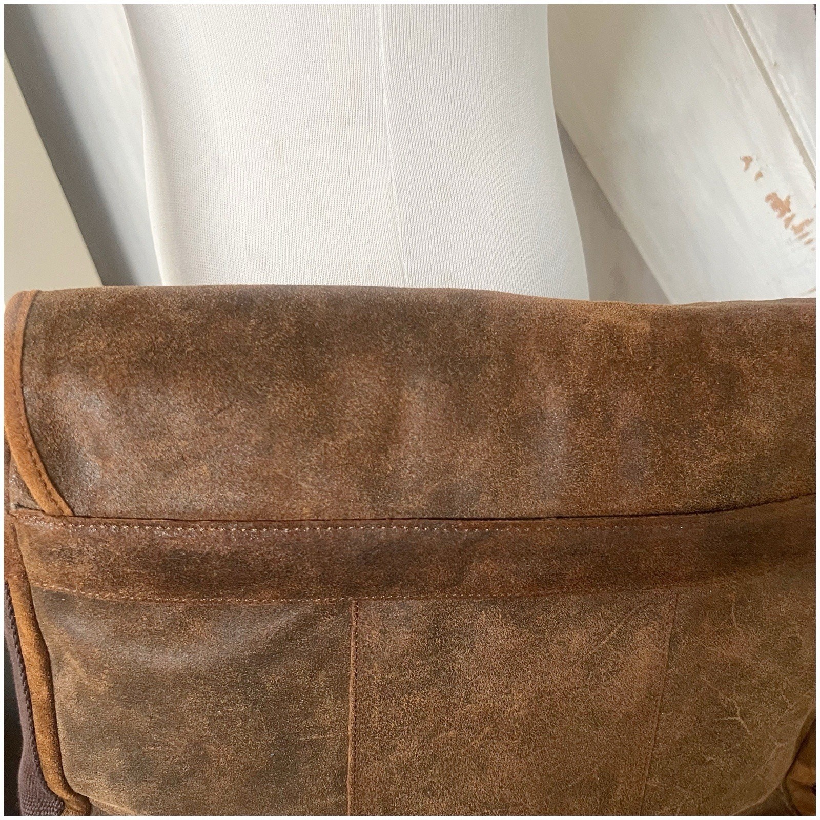 Wilson’s Leather Genuine Leather Messenger Back Large Brown Snap Button