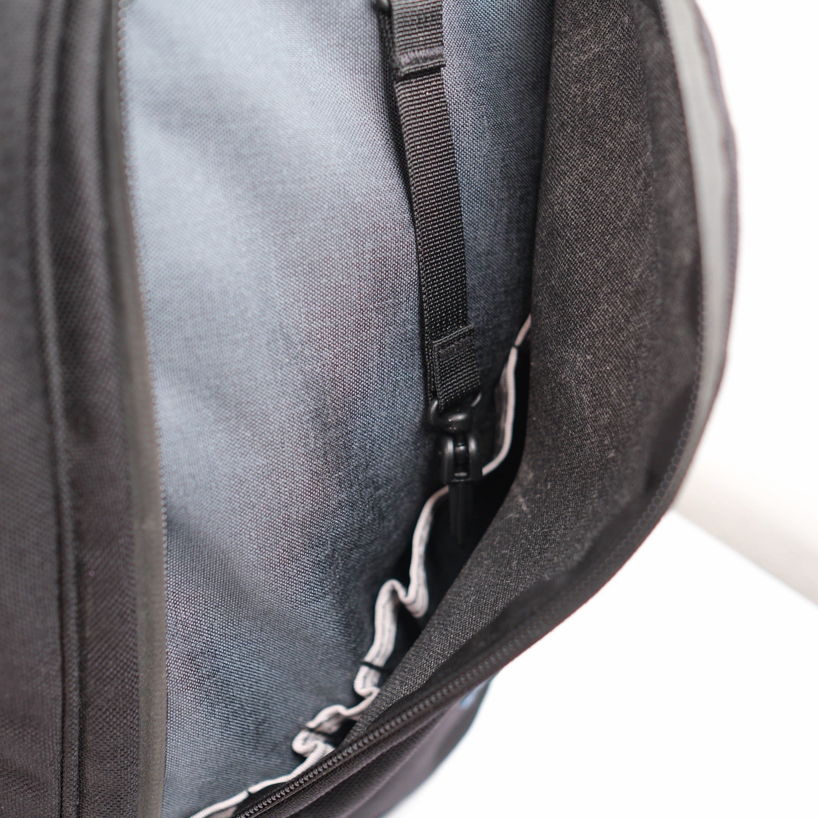 Vtg Tom Bihn Buzz Sling Bag Backpack Ballistic Nylon Messenger USA Airplane