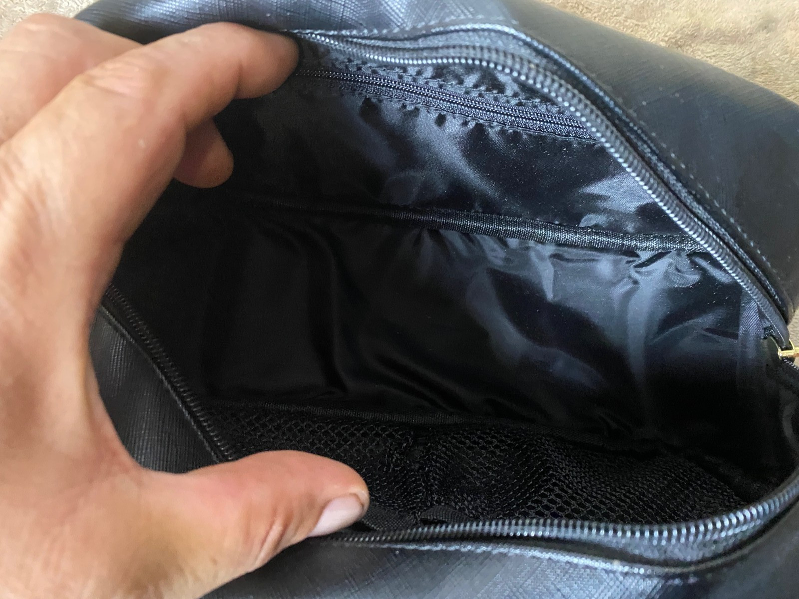 NWT-True Religion Vemo Toiletry Bag Black Gold Horseshoe Logo Dopp Kit Bottles