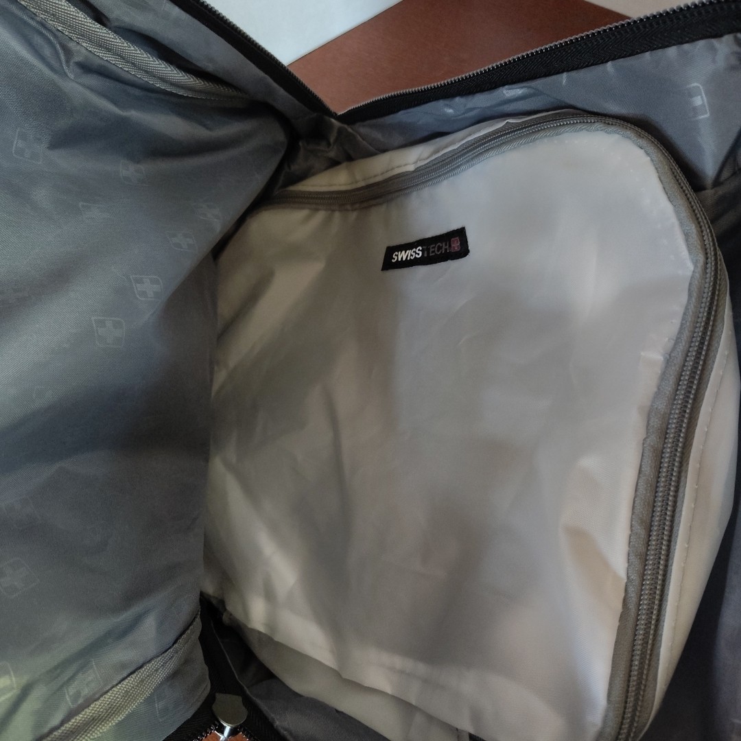 Swiss Tech Urban Trek Green Duffle Bag 28”x15”x12.5”