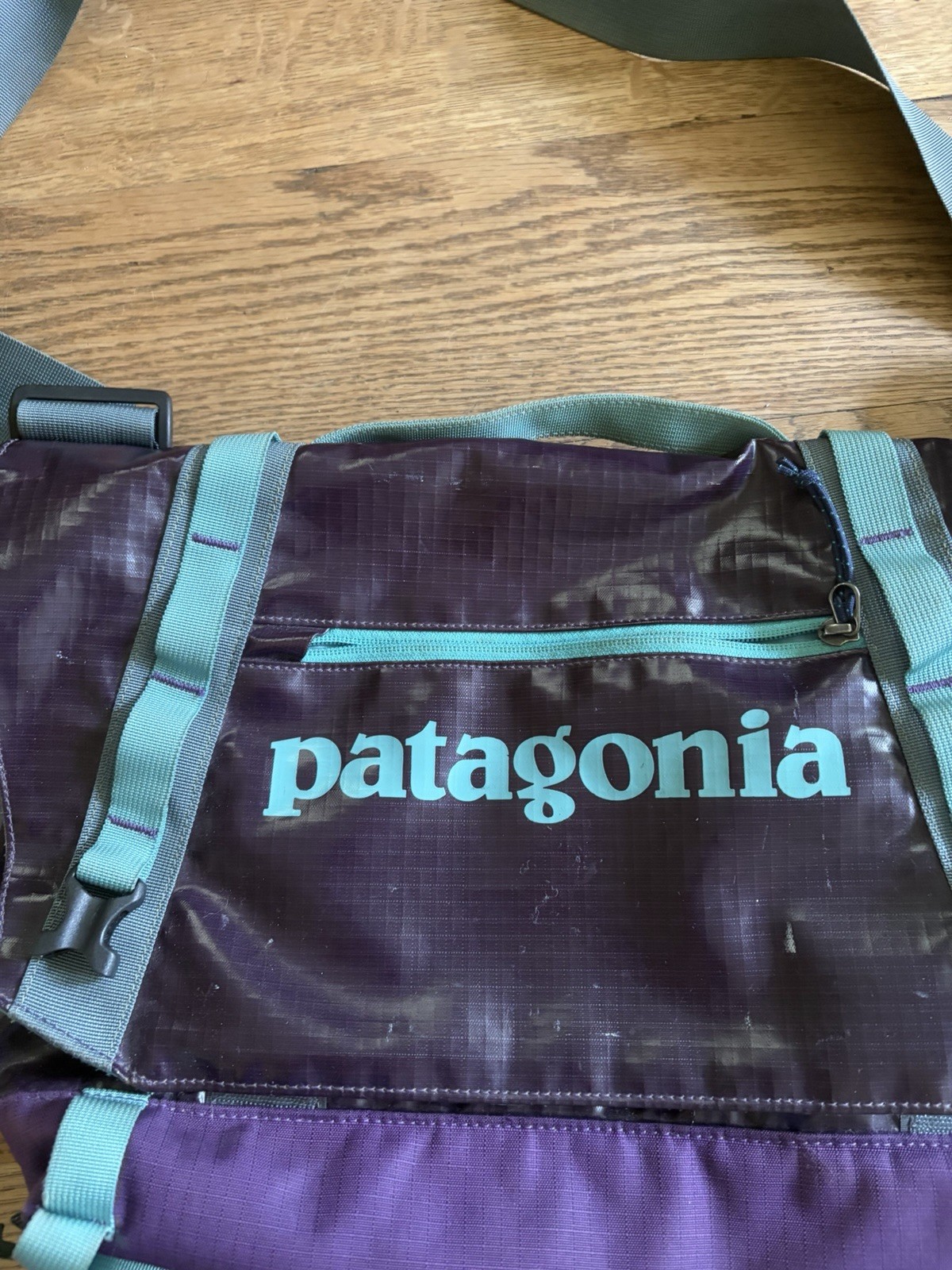 Patagonia Black Hole Messenger 12L Bag Purple Teal Laptop Lightweight 49321