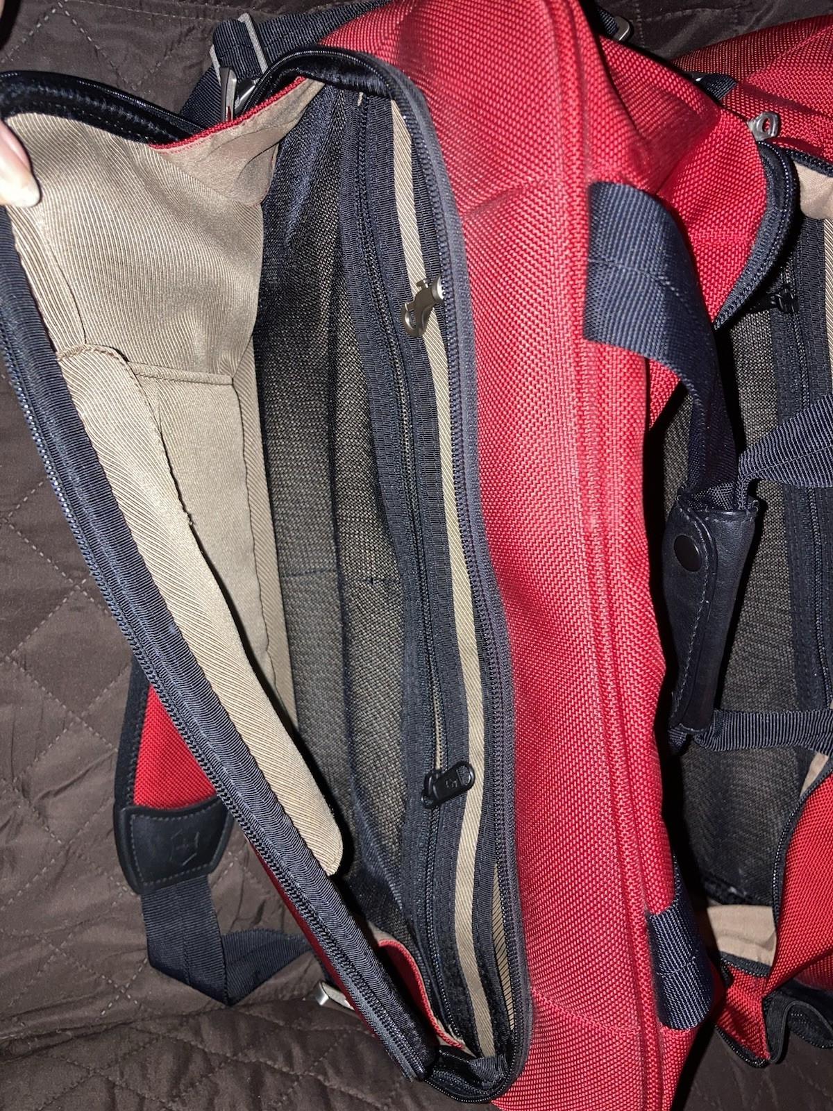 Victorinox Red Canvas Duffle Bag Luggage Carrier Zip Pockets Detachable Strap