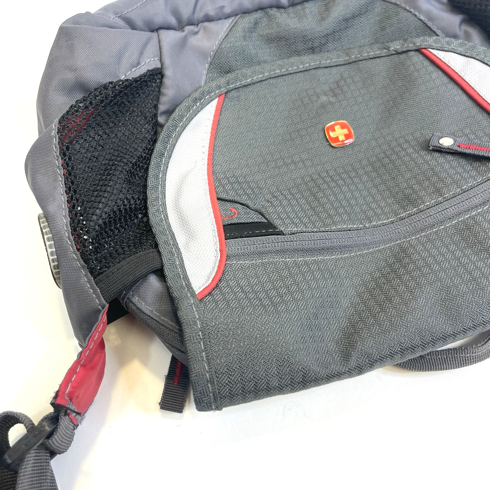 Swiss Gear Gray Adjustable Strap Day Bag Travel Hiking Messenger Toiletry Acces