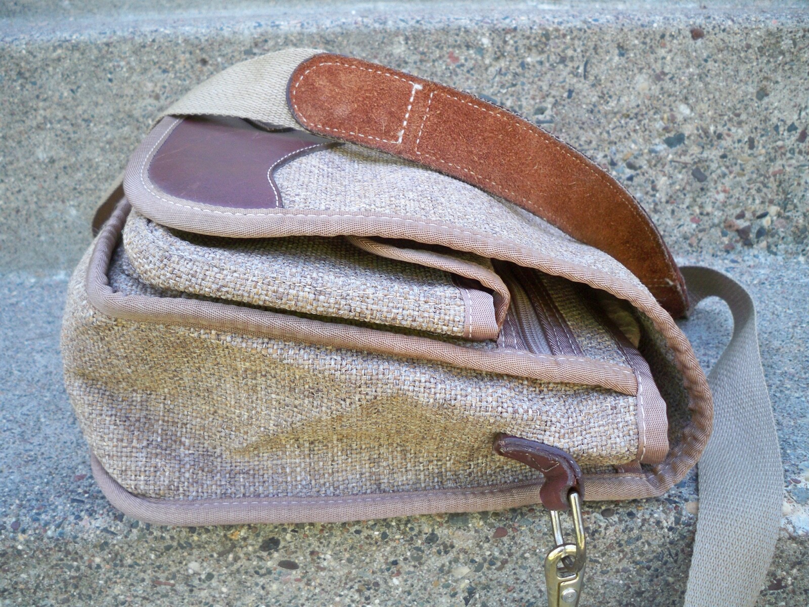 Vtg Jute Material w/Leather Trim Bag DIAMOND BLUFF Shoulder Soft Laptop Brown