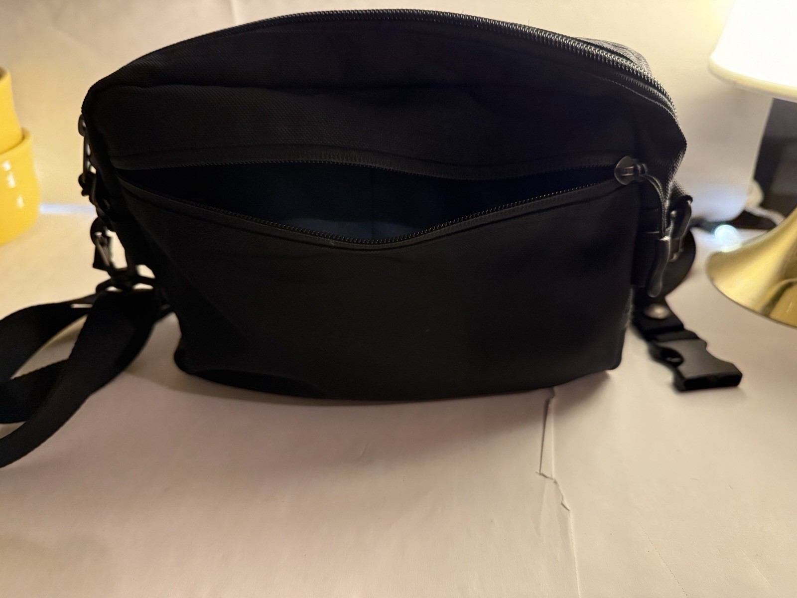 Tom Bihn Black Ballistic Side Kick + straps/stabilizer/gatekeeper belt. Island.