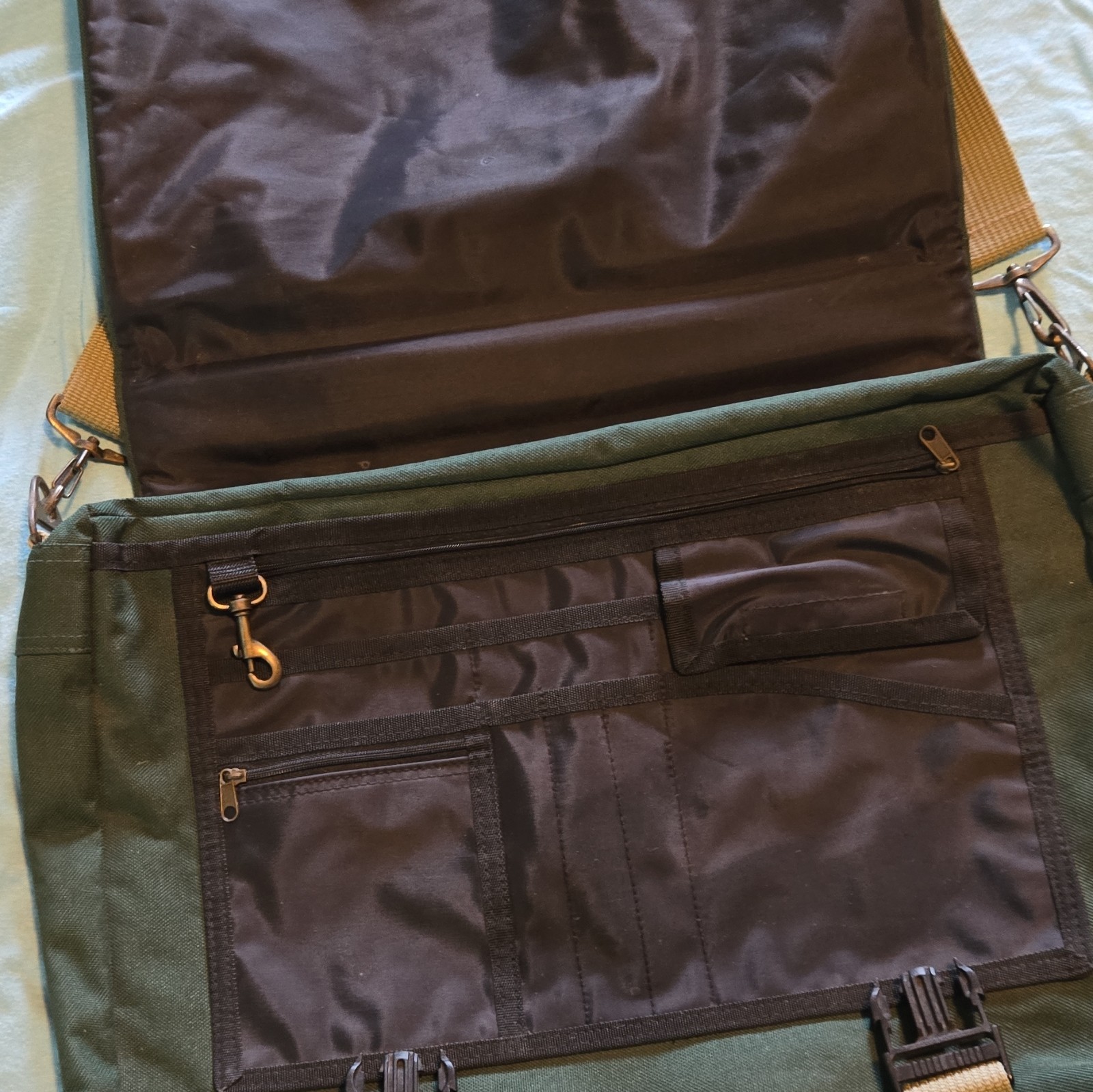 Green Solid Messenger Shoulder Bag, Adjustable Strap, Buckle & Zip, Pockets