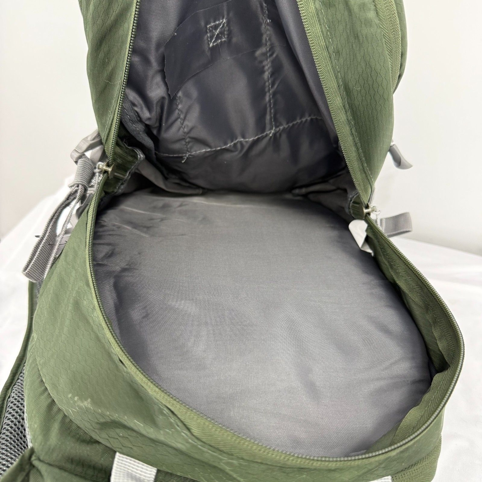 Outdoor Products Trail Break 18 Ltr Hydration Backpack 3 liter reservoir NEW