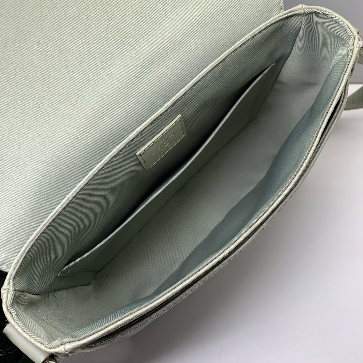Louis Vuitton Pre-Owned Authentic DISTRICT Messenger Bag Crossbody Grey26x20x7cm