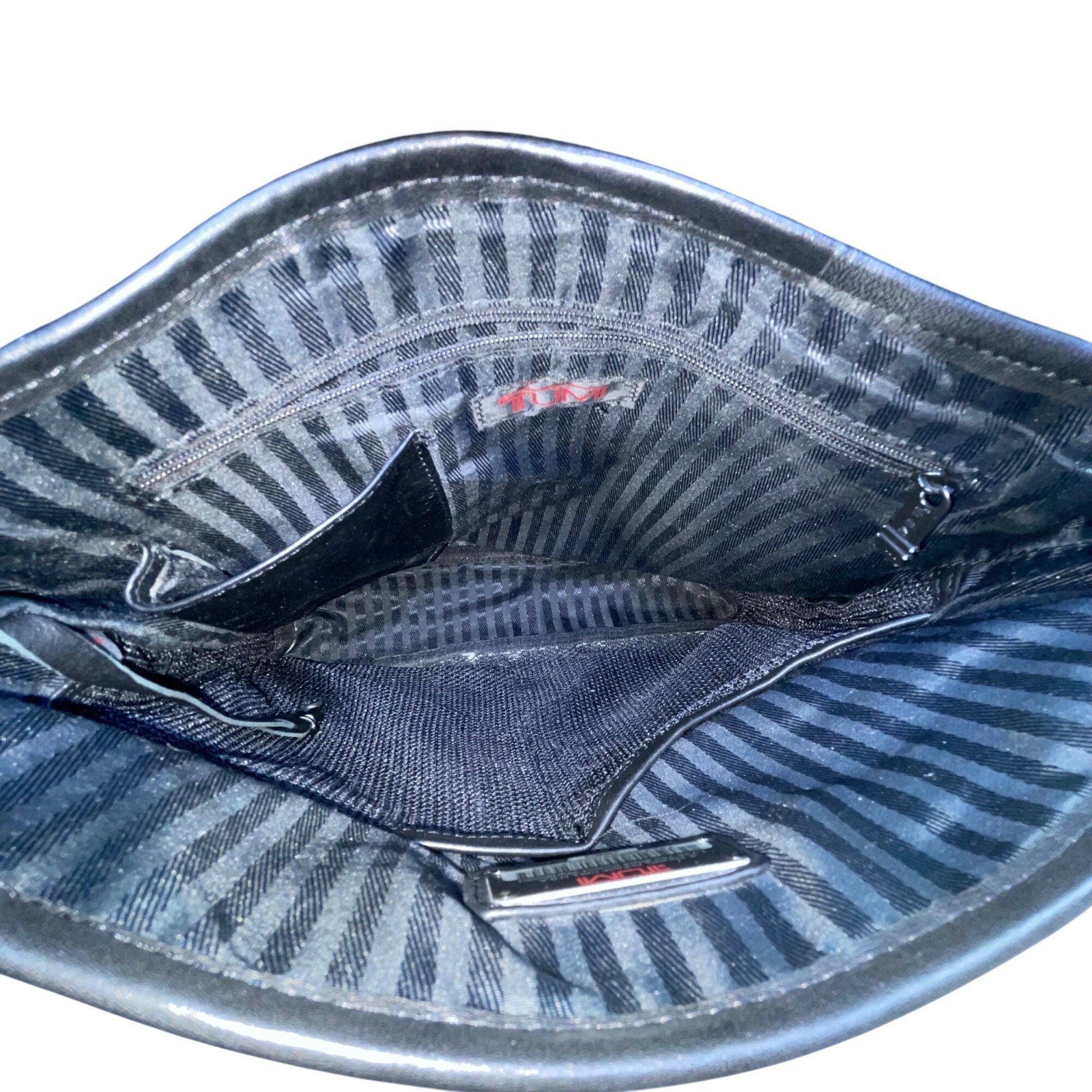 Tumi Men’s Black Fabric Adjustable Strap Durable Lined Interior Messenger Bag