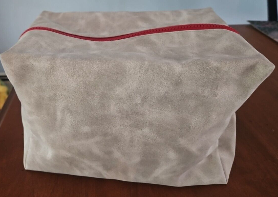 Nivea Polyurethane Faux Leather Travel Toiletry Bag 10″ x 7″ x 6″ Zip Close