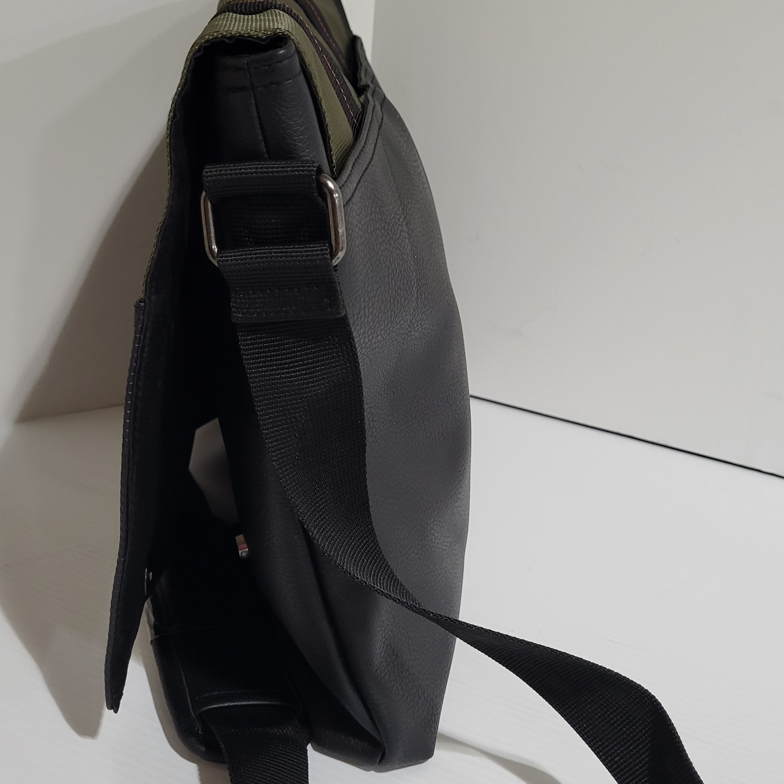 Buffalo by David Bitton Unisex Bag Messenger Crossbody Laptop Holder Two Tone
