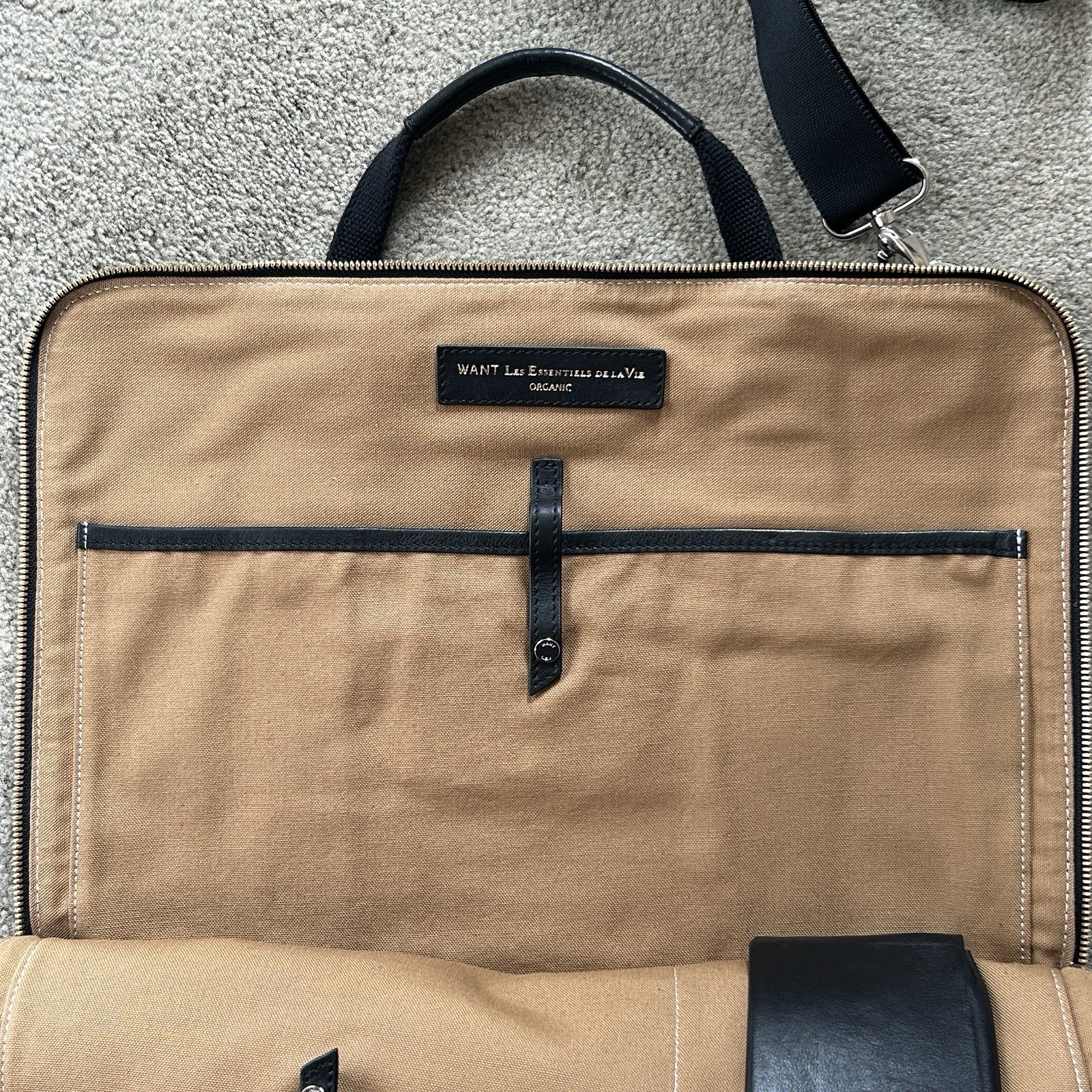 WANT Les Essentiels De La Vie Organic Heathrow Commuter Messenger Bag Black