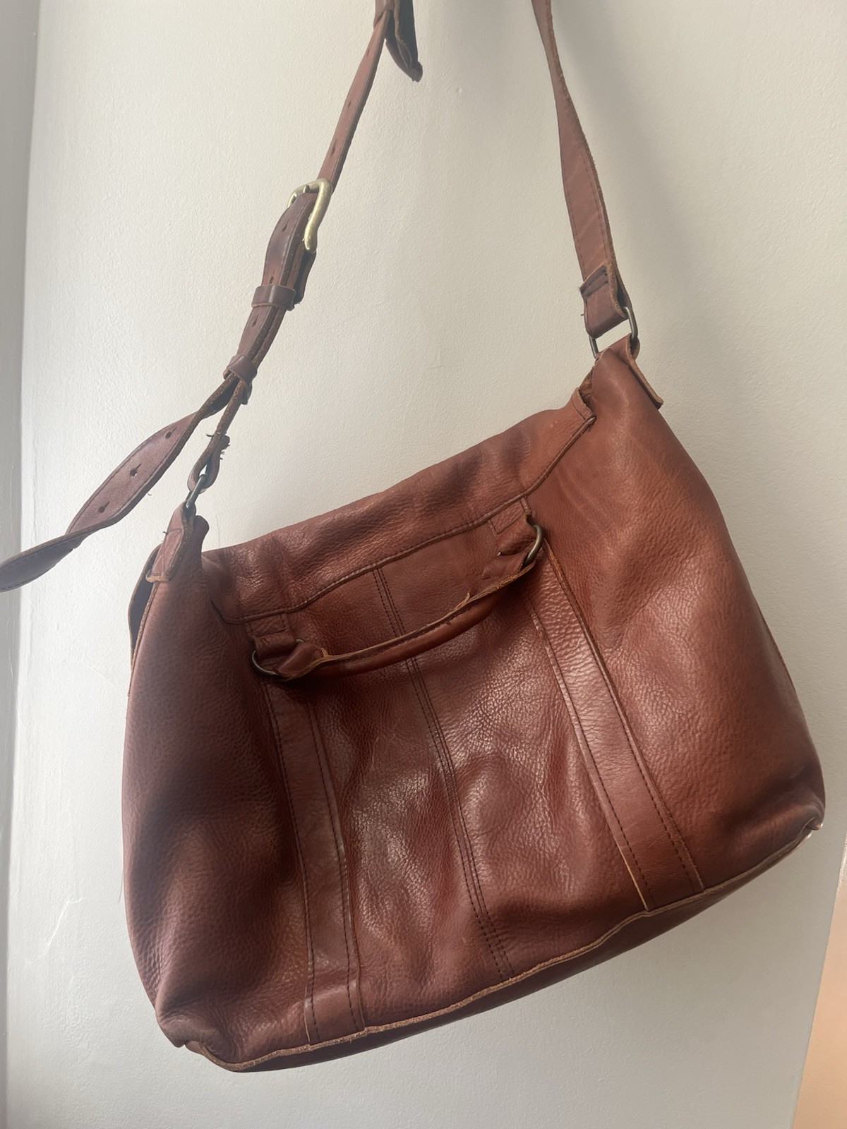 Duluth Trading Co. Saddle Brown Leather Messenger Bag Roomy