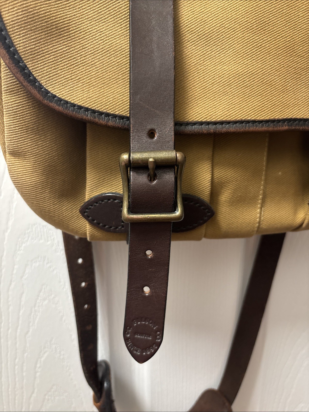 Filson Rugged Twill Field Bag | Medium – 14L | Tan