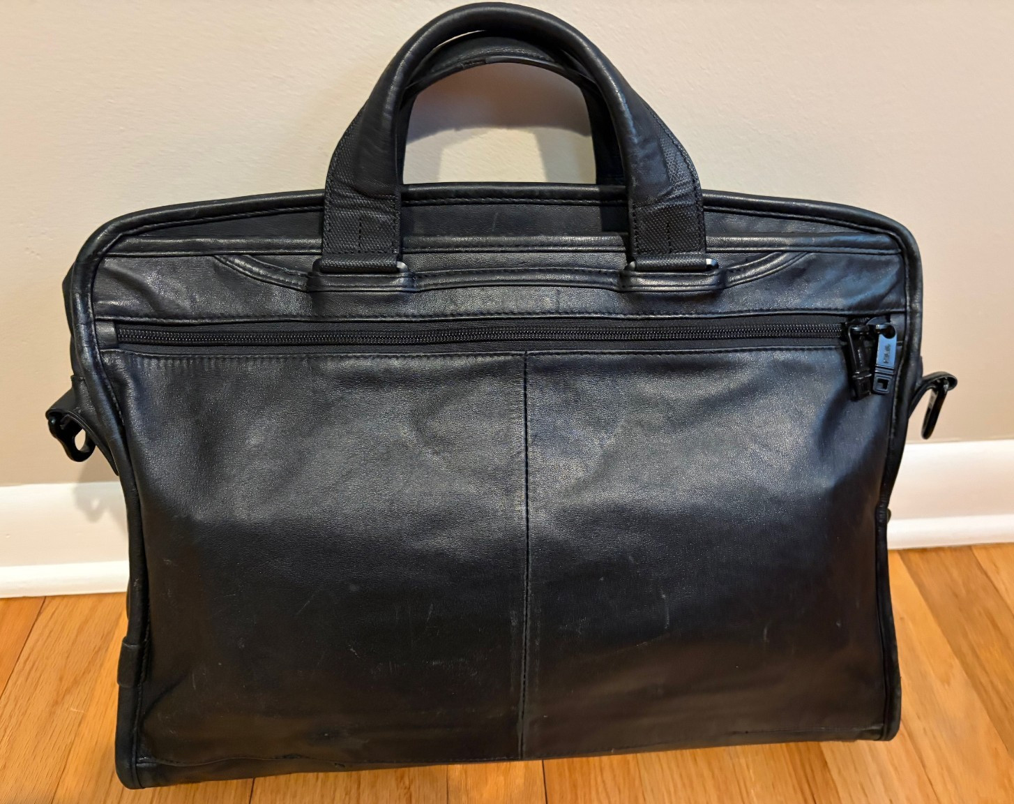 Tumi Alpha 2 Compact Large Screen Leather Briefcase Laptop Bag Reg $895 FS!