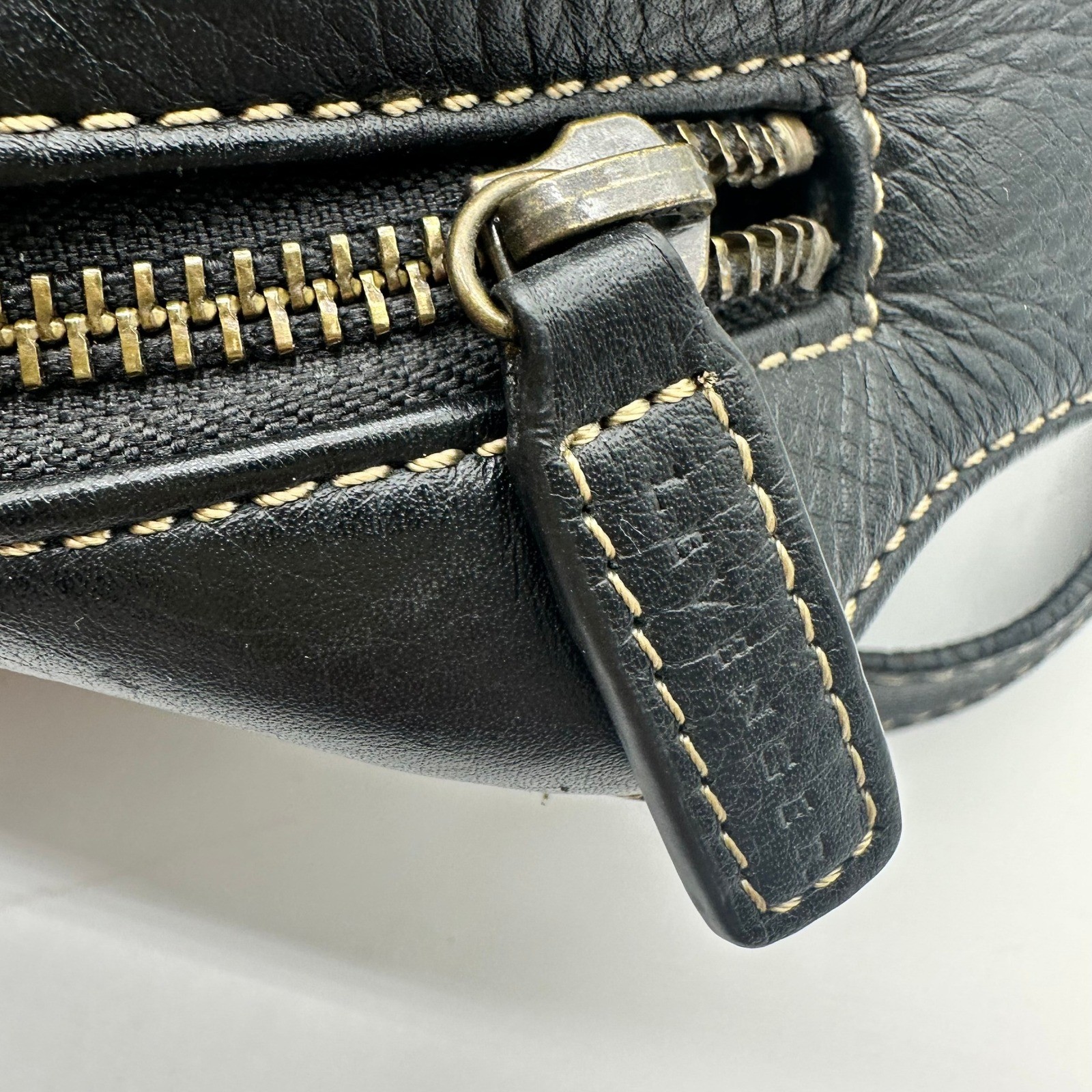 Levenger Black Pebbled Leather Briefcase Laptop Bag Messenger Contrast Stitch