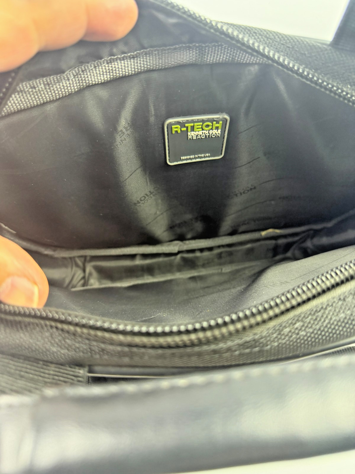 Kenneth Cole Reaction Laptop/Messenger Bag 11.5” x 8.5″ x 2.5” ~ Black