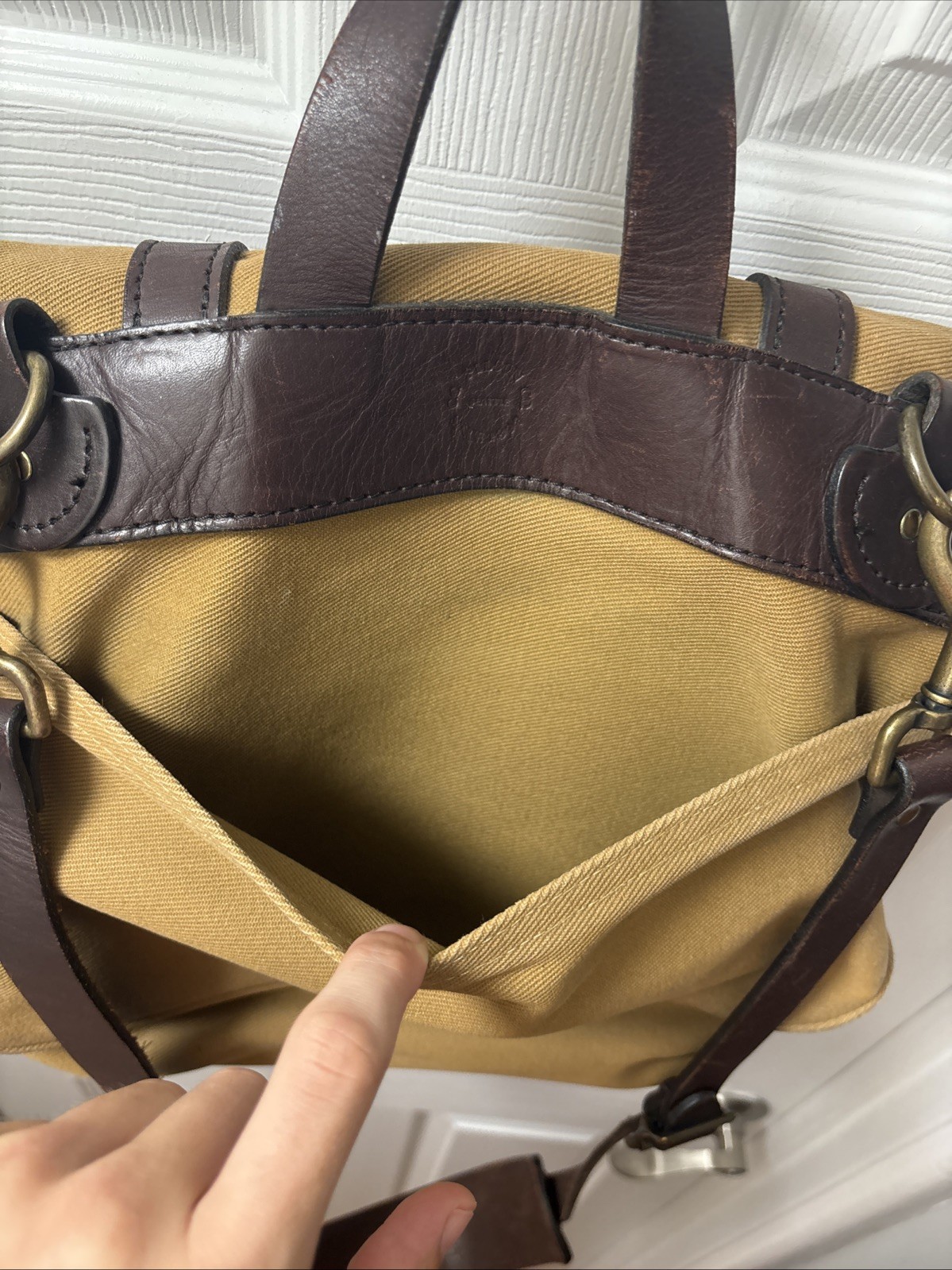 Filson Rugged Twill Field Bag | Medium – 14L | Tan