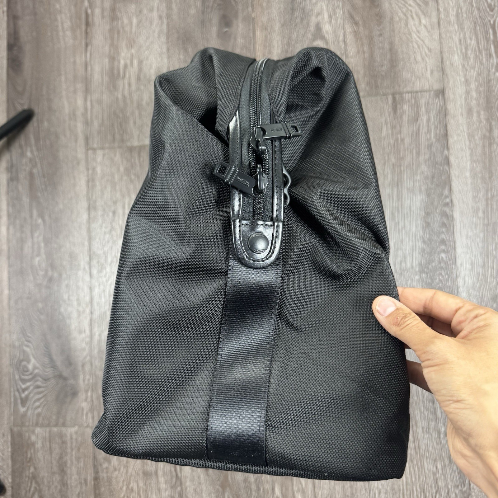Tumi Alpha Corporate Collection Travel Duffle Duffel Bag Nylon 22249DE