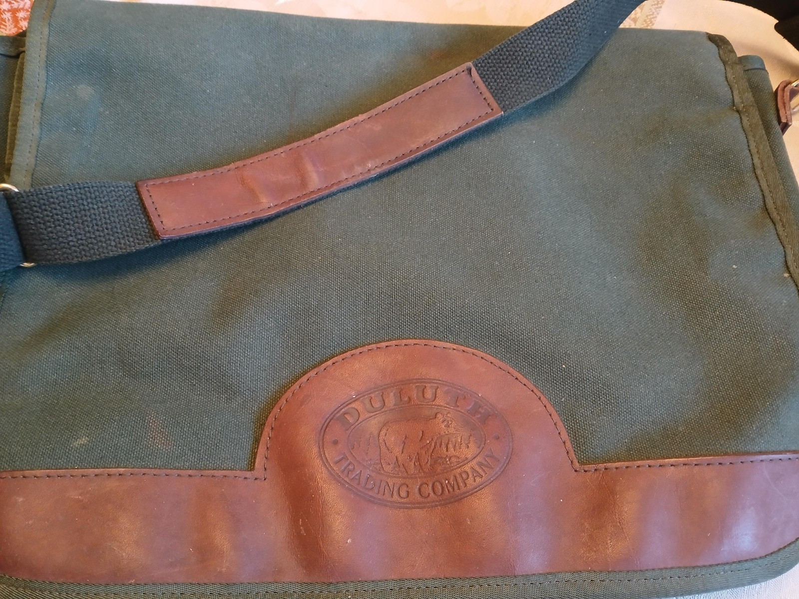 DULUTH TRADING COMPANY CANVAS W/ LEATHER TRIM MESSENGER BAG BRIEFCASE MADE IN US