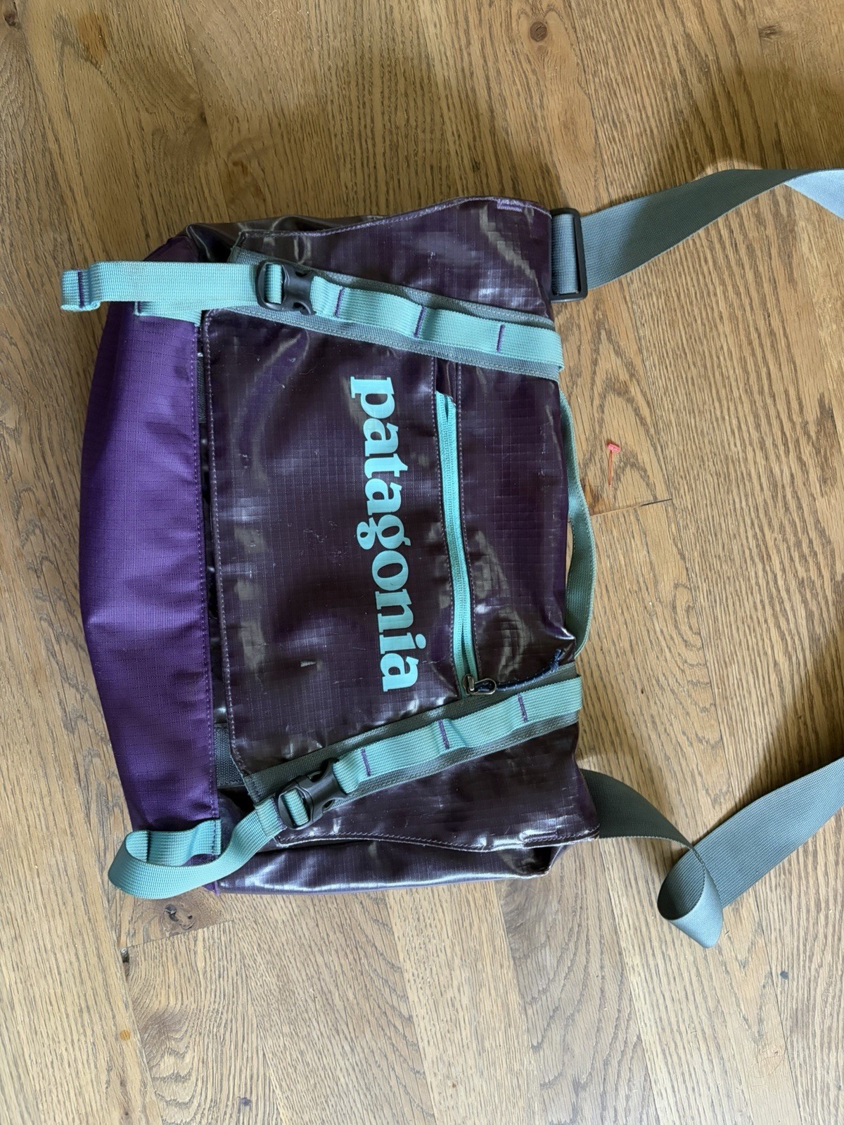 Patagonia Black Hole Messenger 12L Bag Purple Teal Laptop Lightweight 49321