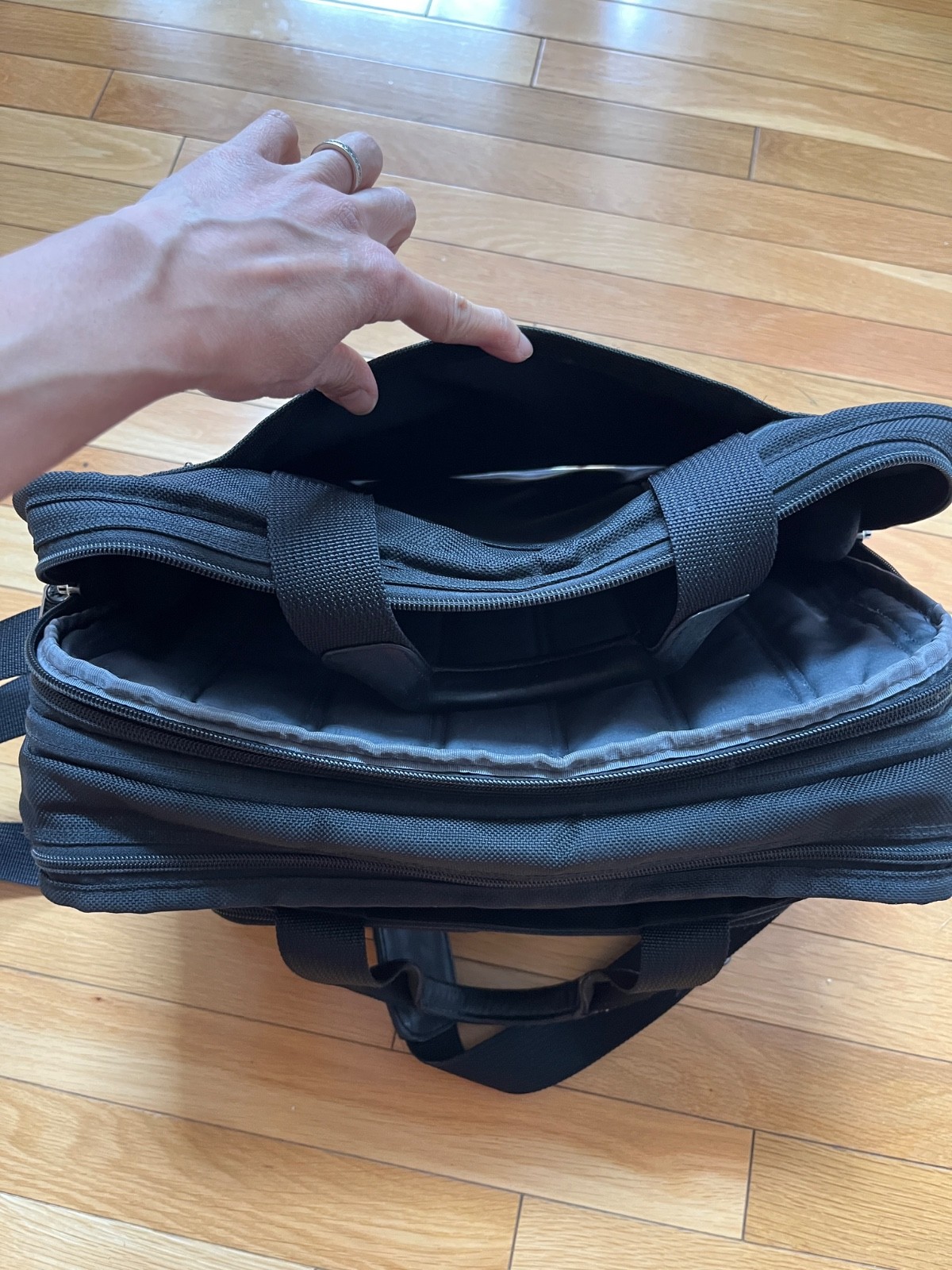 Tumi Classic Black Ballistic Nylon Compact Large Screen Briefcase Laptop Bag
