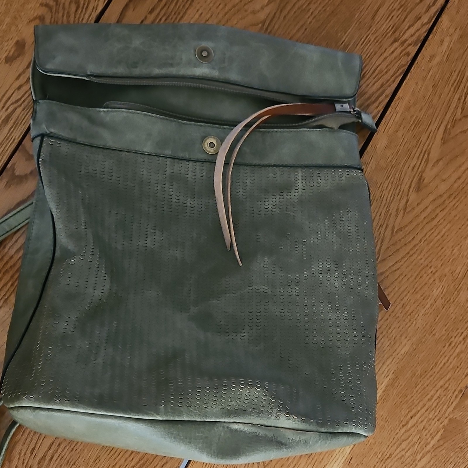 Green Large Backpack Top Handle Adjustable Straps Zip/Magnetic Closure Unisex