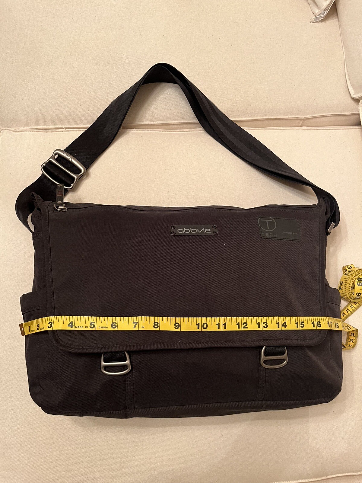 Tumi T-Tech Essential Gear Black 19”x12”x4” Laptop Messenger Bag