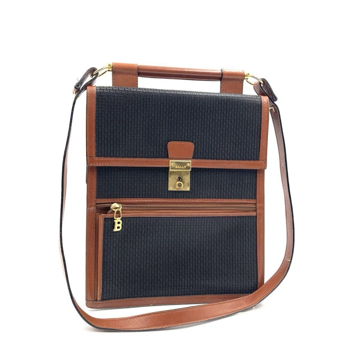 BALLY Shoulder Bag Sacoche PVC Leather Made in Italy Luxury 30x26x3.5cm