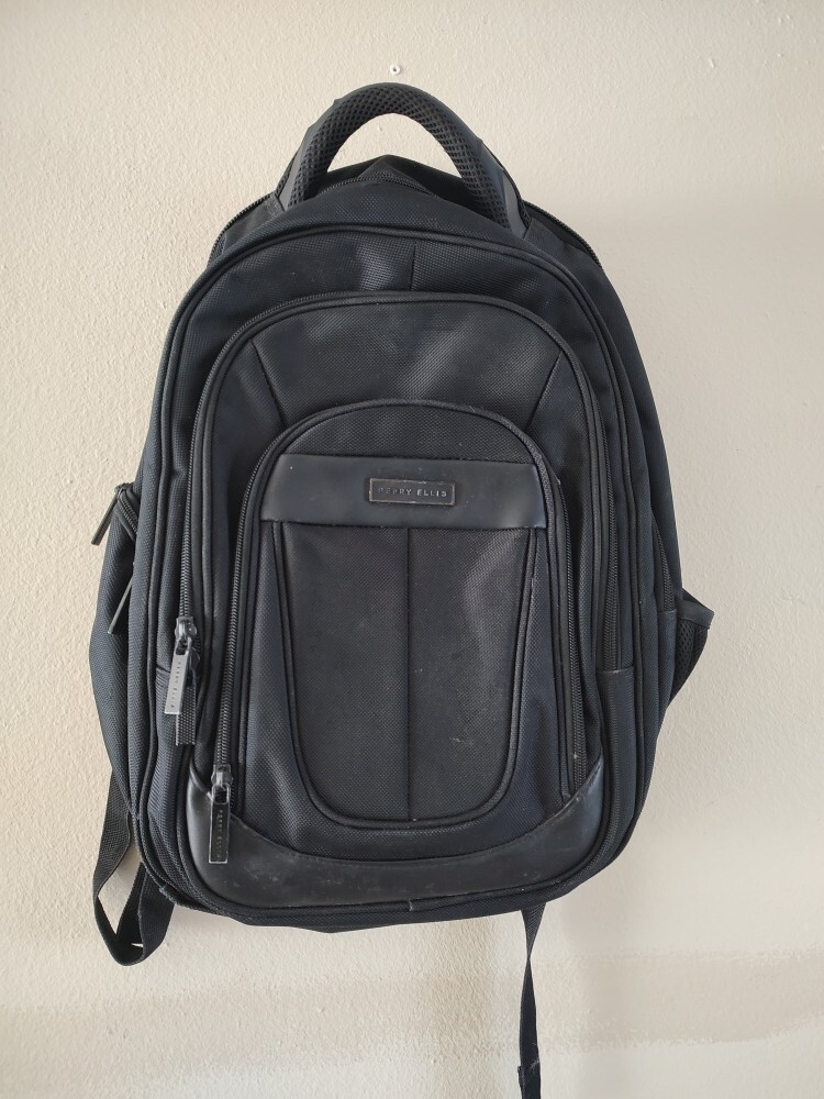 Pre owned Men’s Perry Ellis M 140 Black Laptop Tablet Travel Backpack