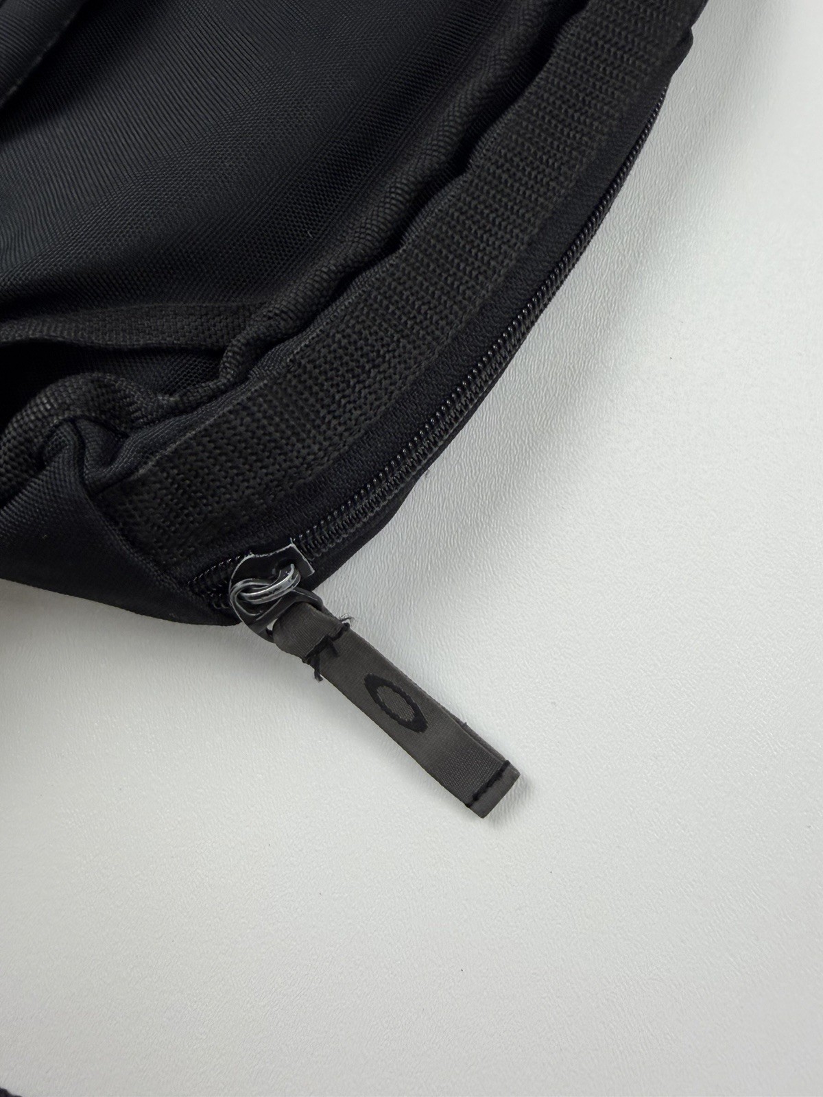 Vintage Rare Archive Oakley Sling Crossbody Bag Y2K Gorpcore Vintage Style Black