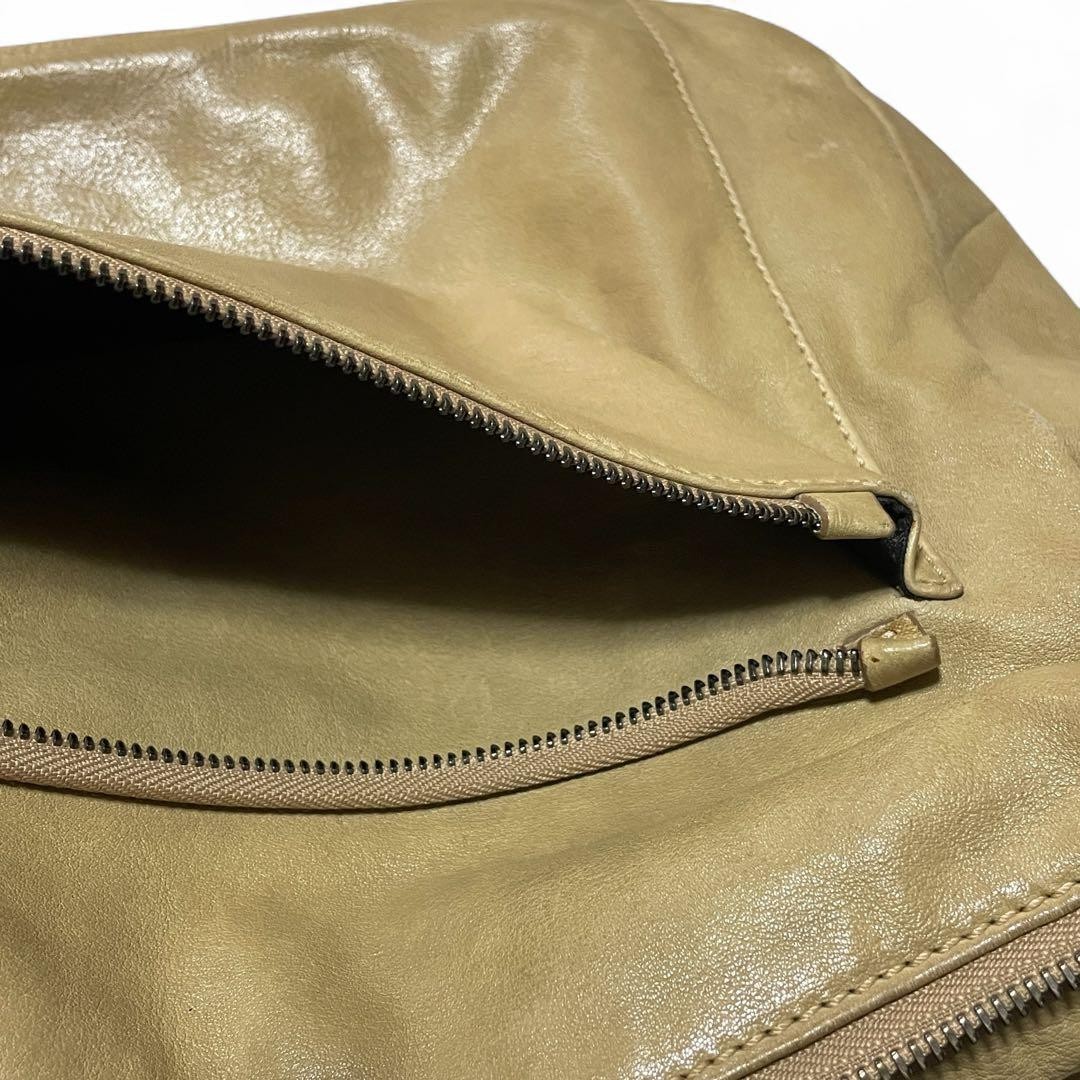 Giorgio Armani Vintage Messenger Bag Leather Used 20cm x 32cm