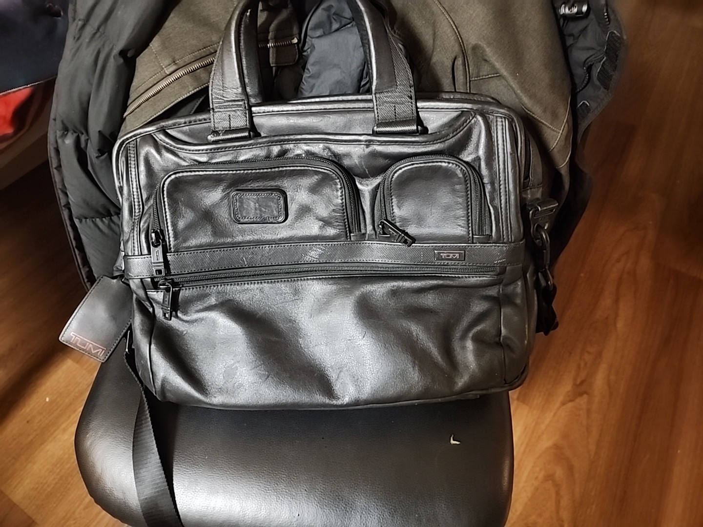 Tumi Alpha Compact Large Screen Briefcase Laptop Bag Leather 96114DH Reg $600+
