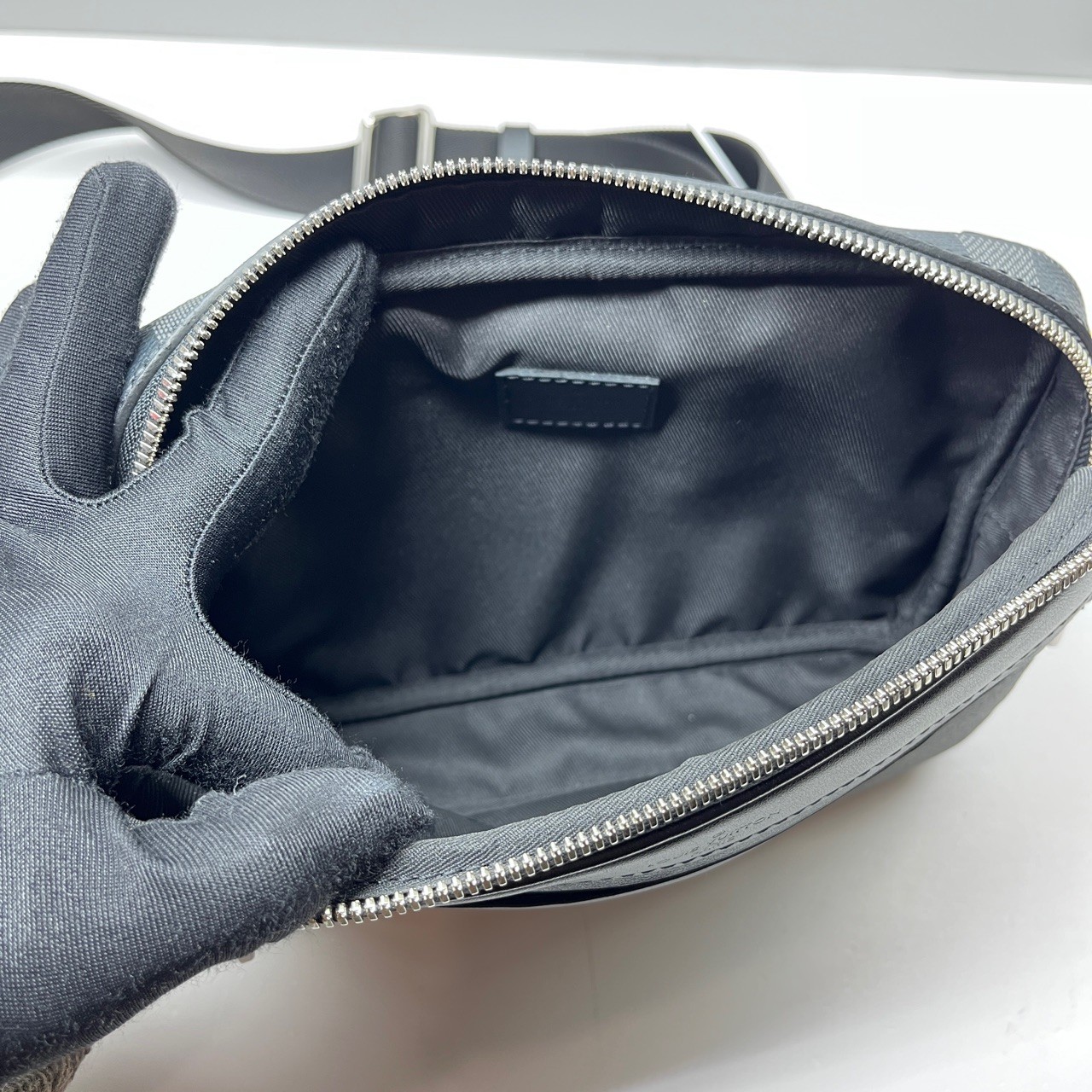 Louis Vuitton Pre-Owned Authentic Messenger Bag Black Two in one 23x4x15cm