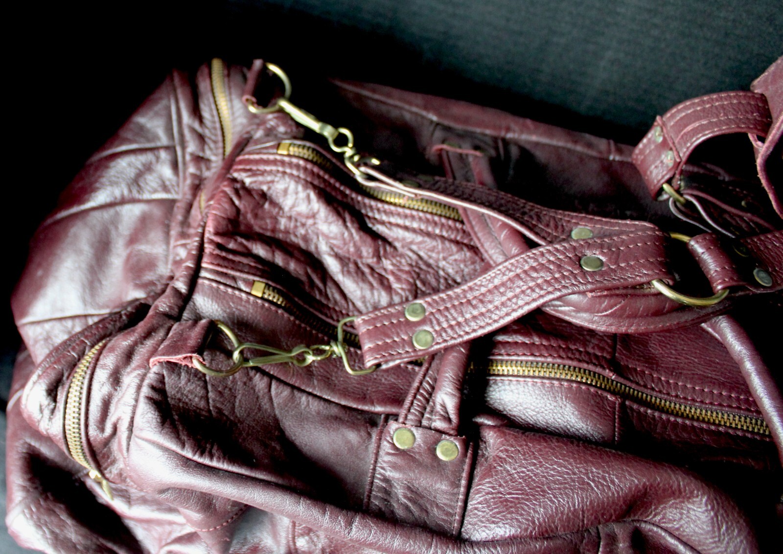 Outback Large Brown 22″ Cab Leather Duffle Bag. Condition Is Very Good.