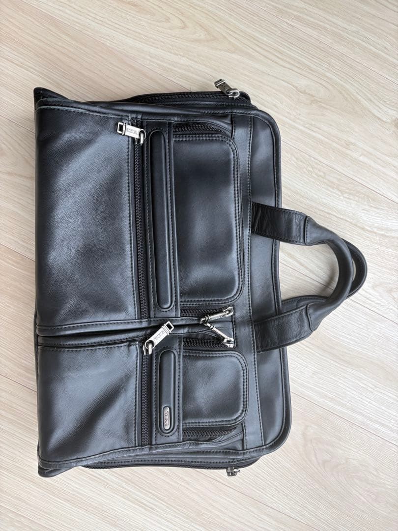 TUMI Men’s Business Bag Leather Black External Pockets Inner Dividers Used